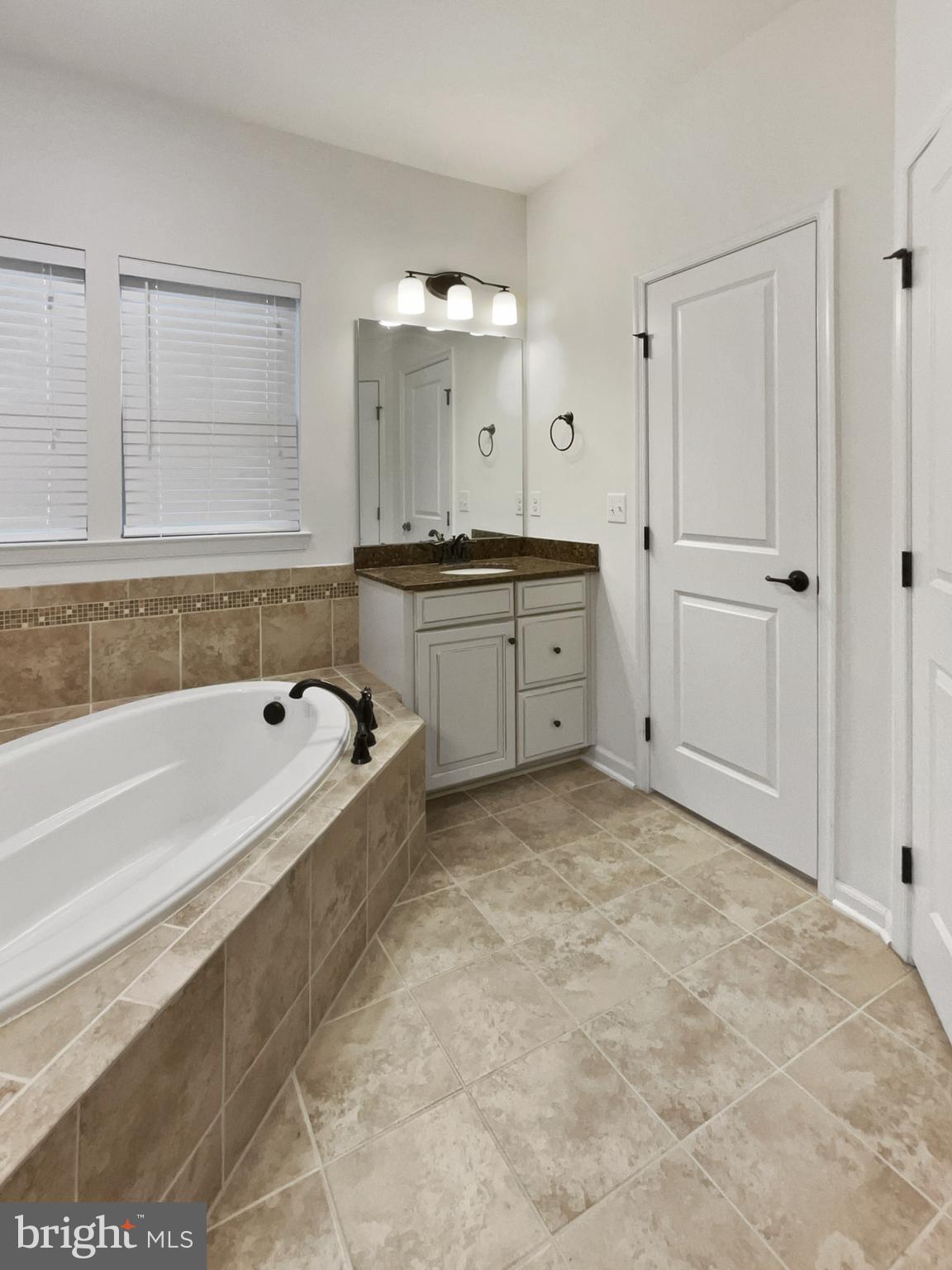 LOUDOUN CROSSING CONDOMINIUM - Residential