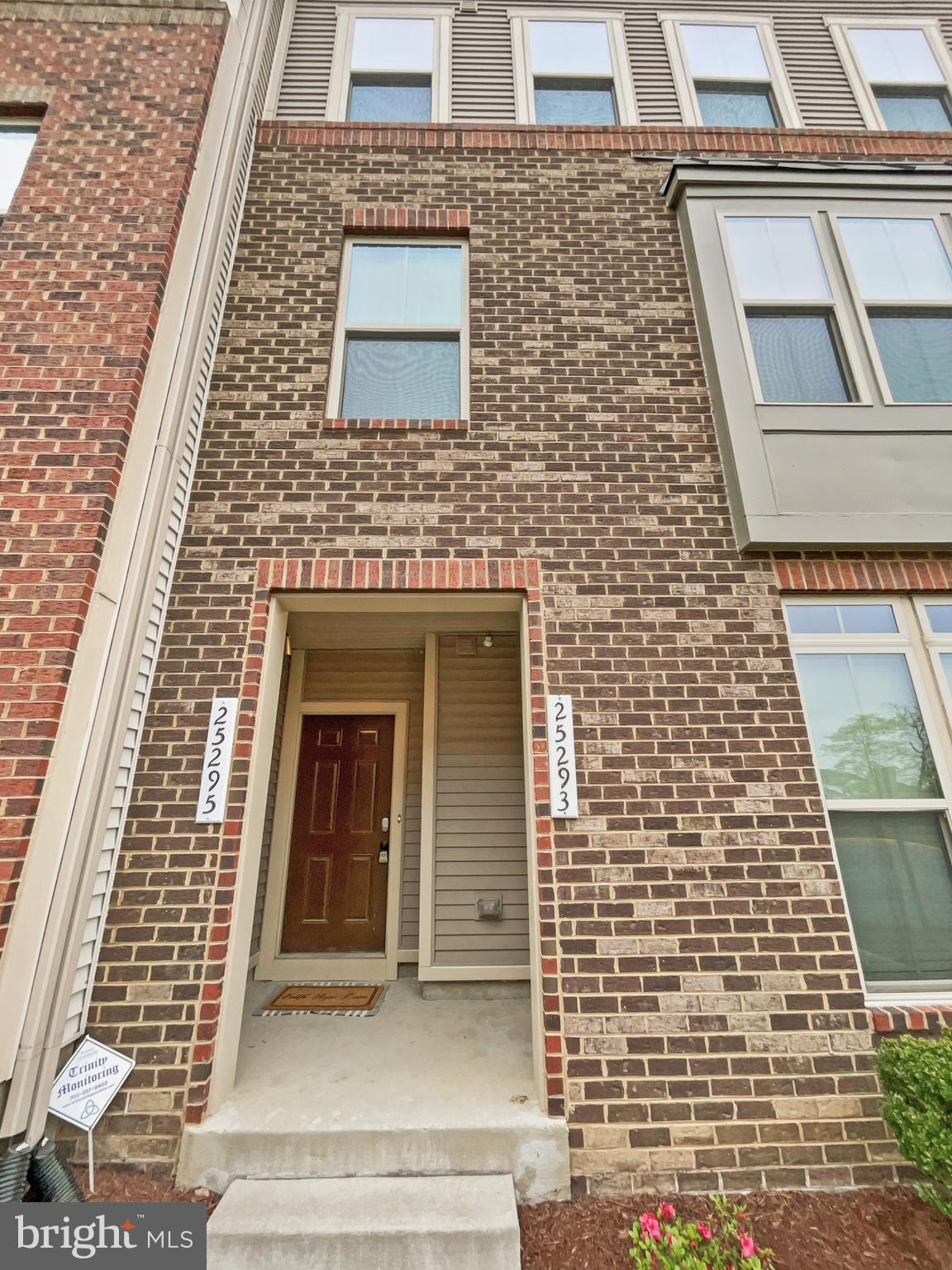 LOUDOUN CROSSING CONDOMINIUM - Residential