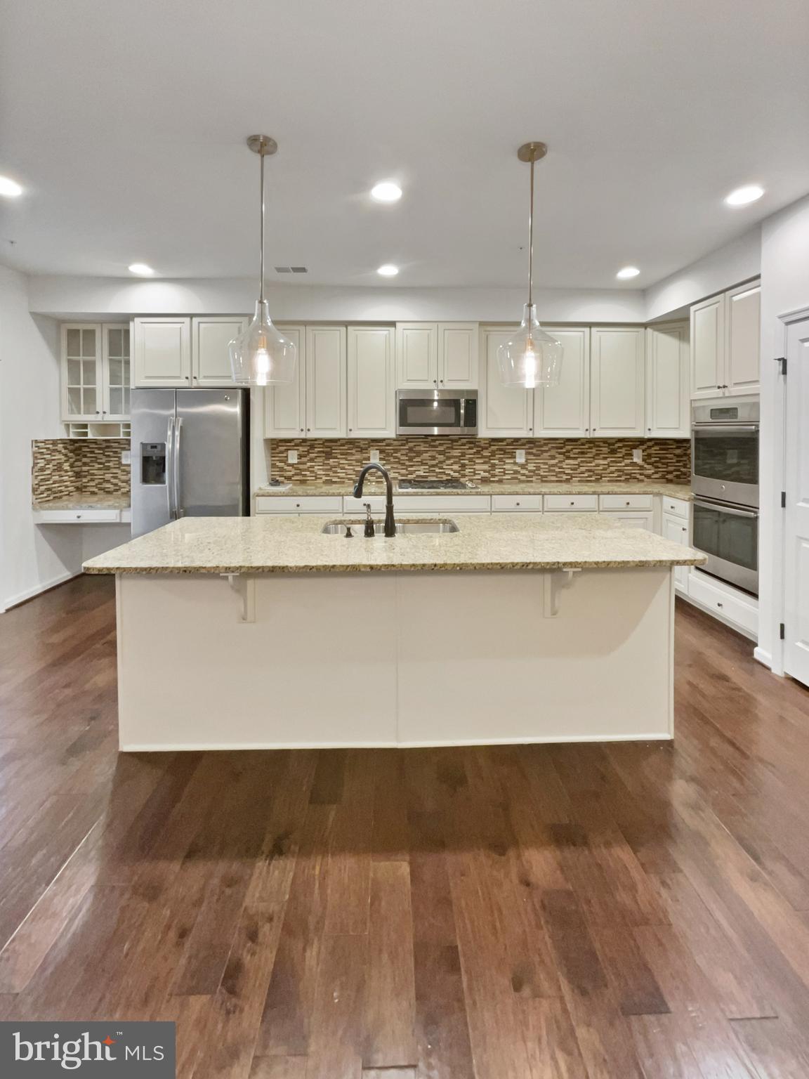 LOUDOUN CROSSING CONDOMINIUM - Residential