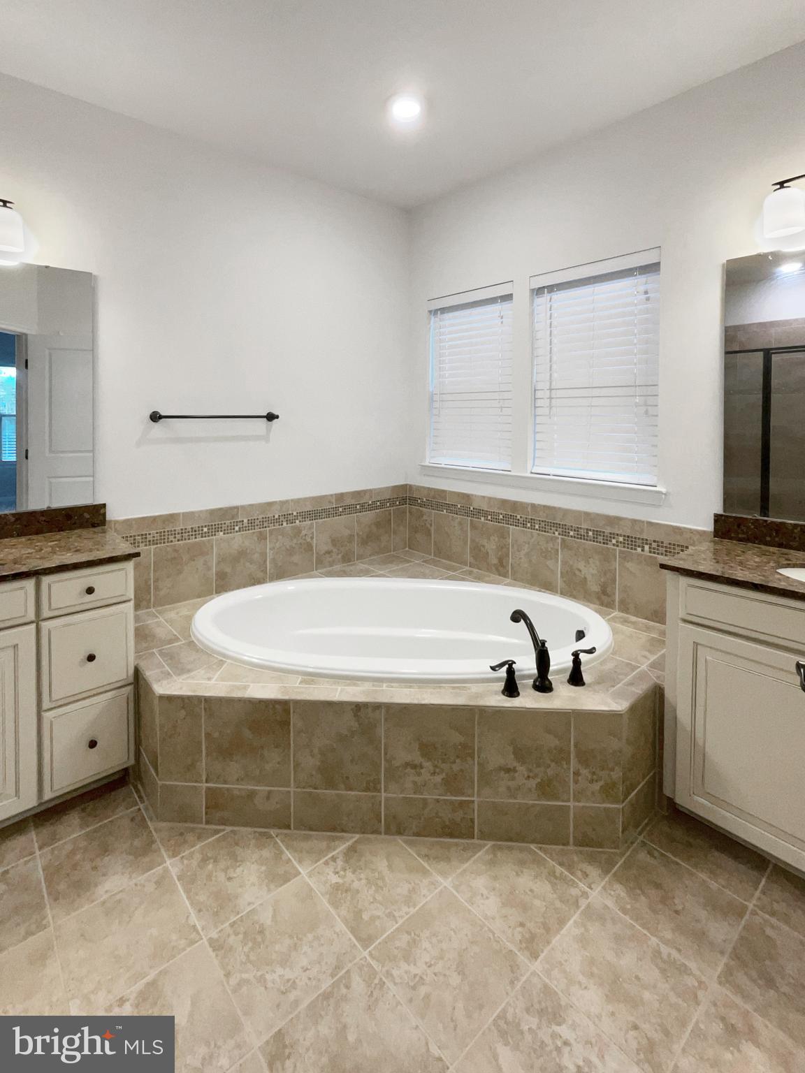 LOUDOUN CROSSING CONDOMINIUM - Residential