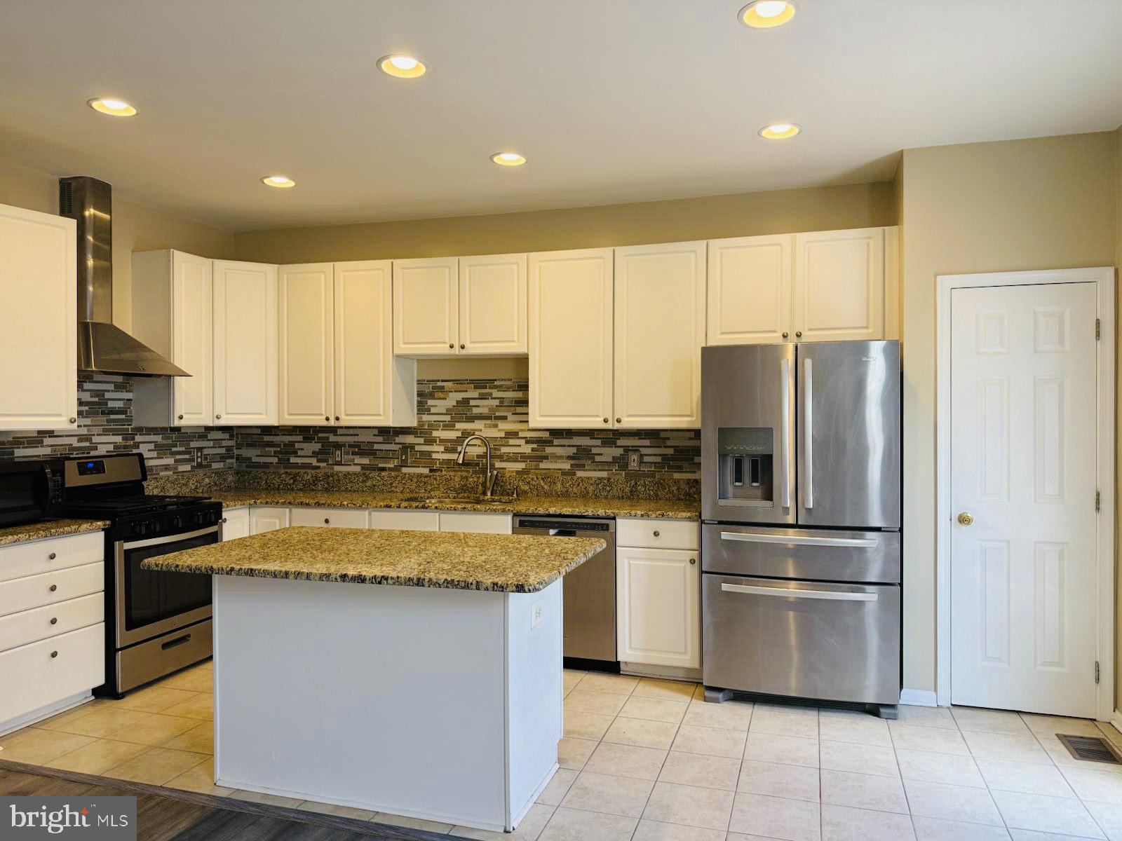 CENTRE VILLAGE - Residential Lease