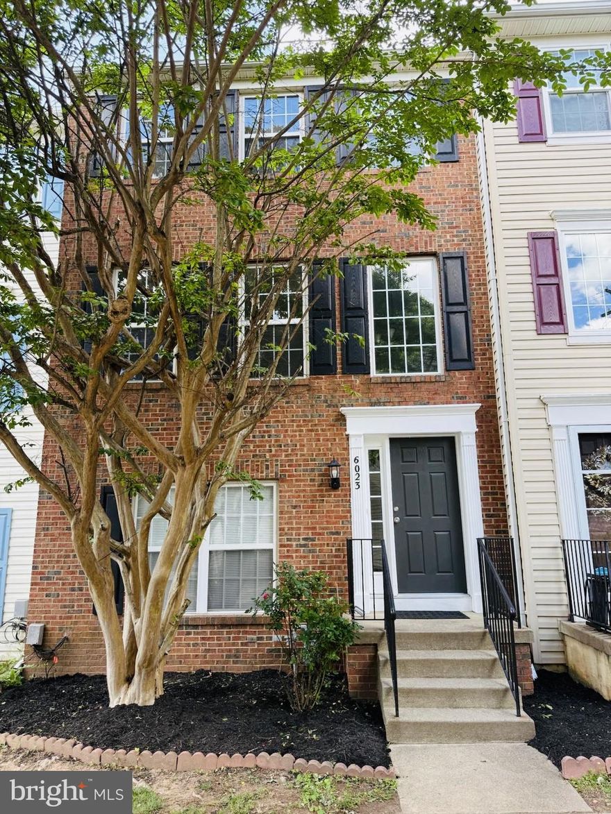 A renovated TH | Luxury Vinyl Plank (LVP) flooring (waterproof) | Updated SS appliances |  Guest parking spaces available at the community | Walking distance to Cente Ridge Marketplace & Multiplex movies | Close to major routes: Centreville Rd, Braddock Road,  267 Toll Rd, I-66