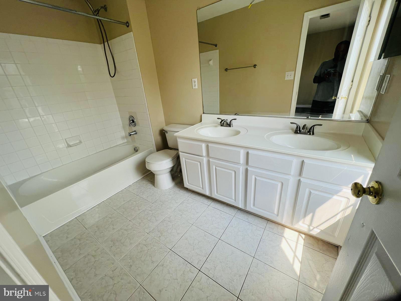 CENTRE VILLAGE - Residential Lease