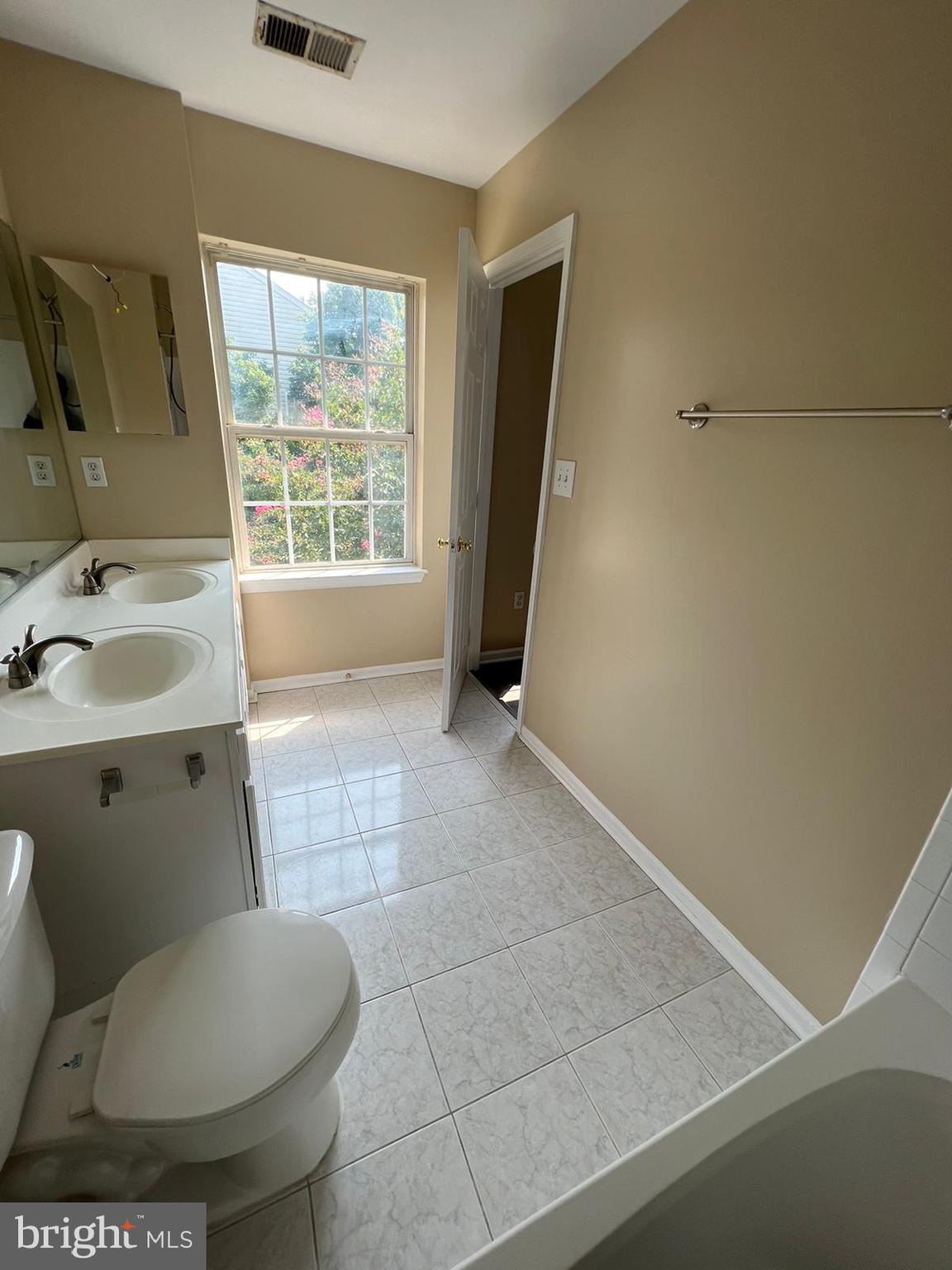 CENTRE VILLAGE - Residential Lease