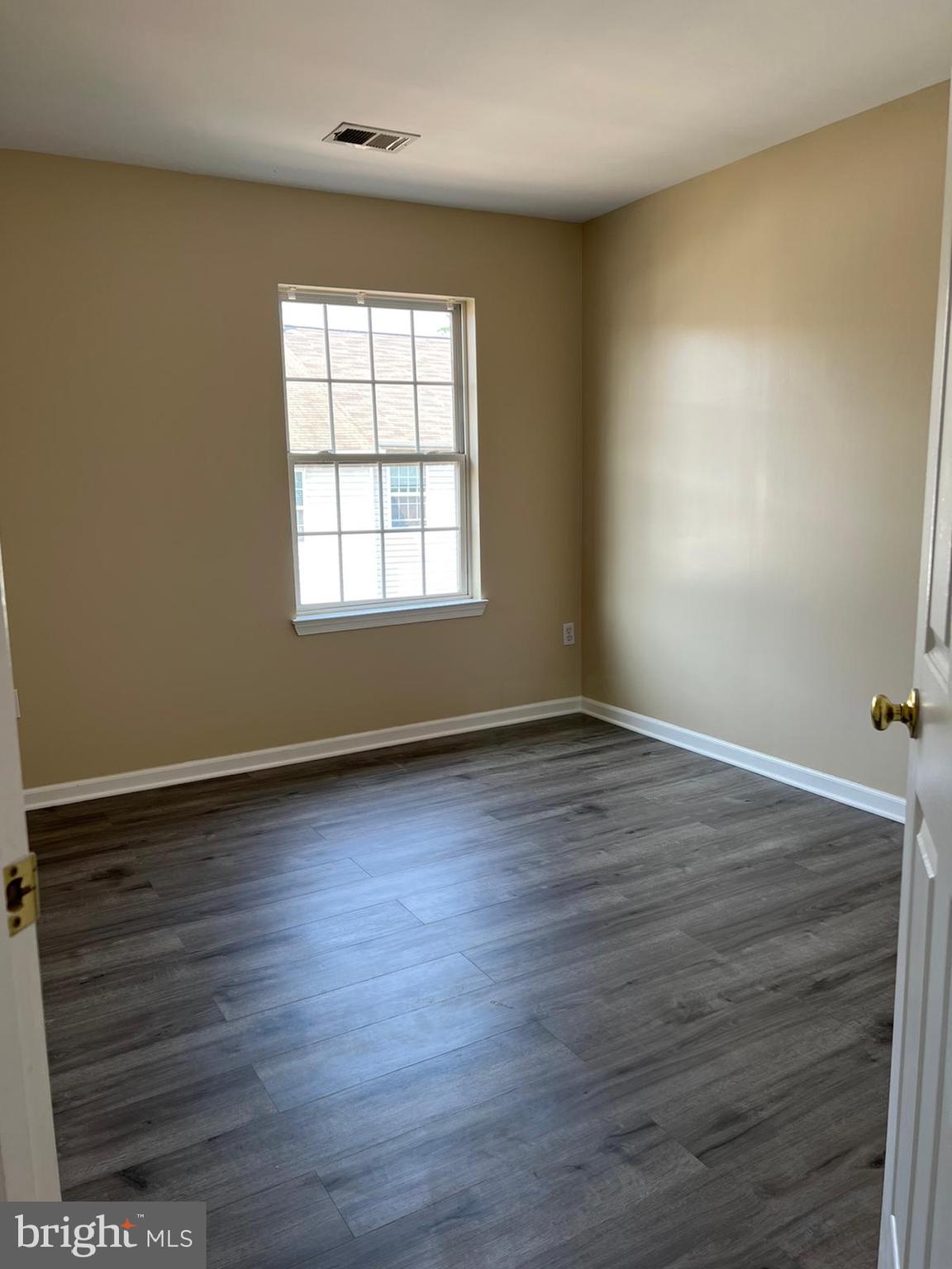 CENTRE VILLAGE - Residential Lease