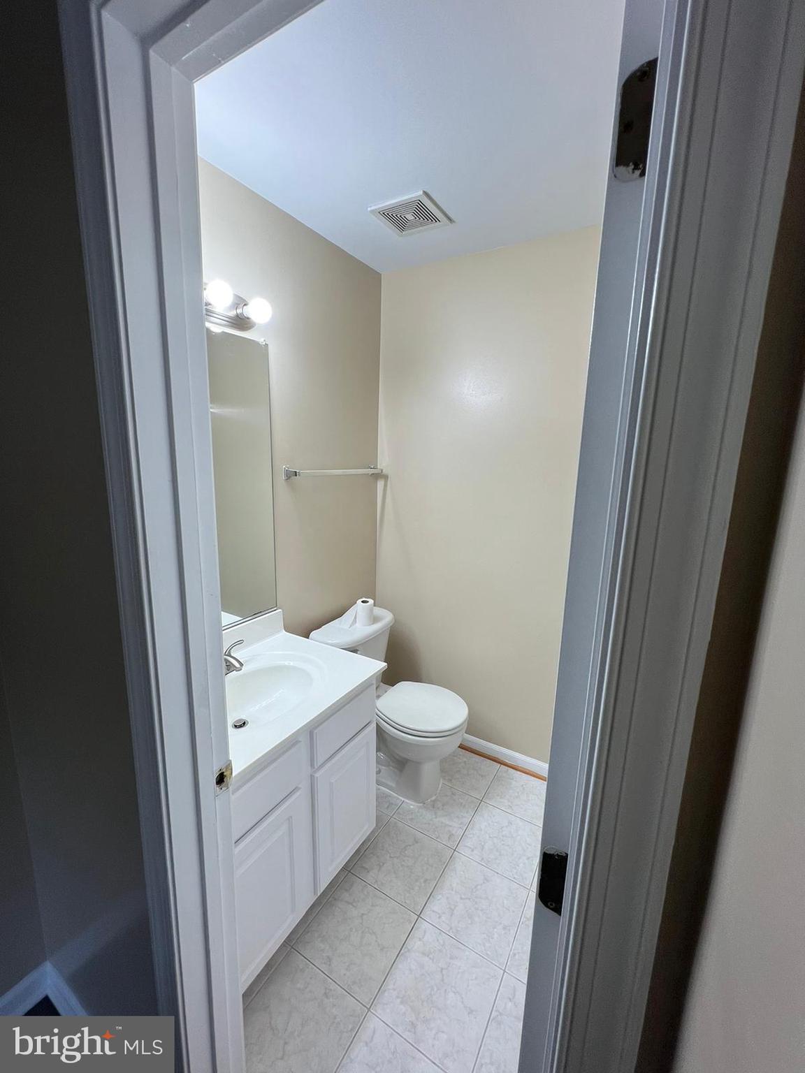 CENTRE VILLAGE - Residential Lease