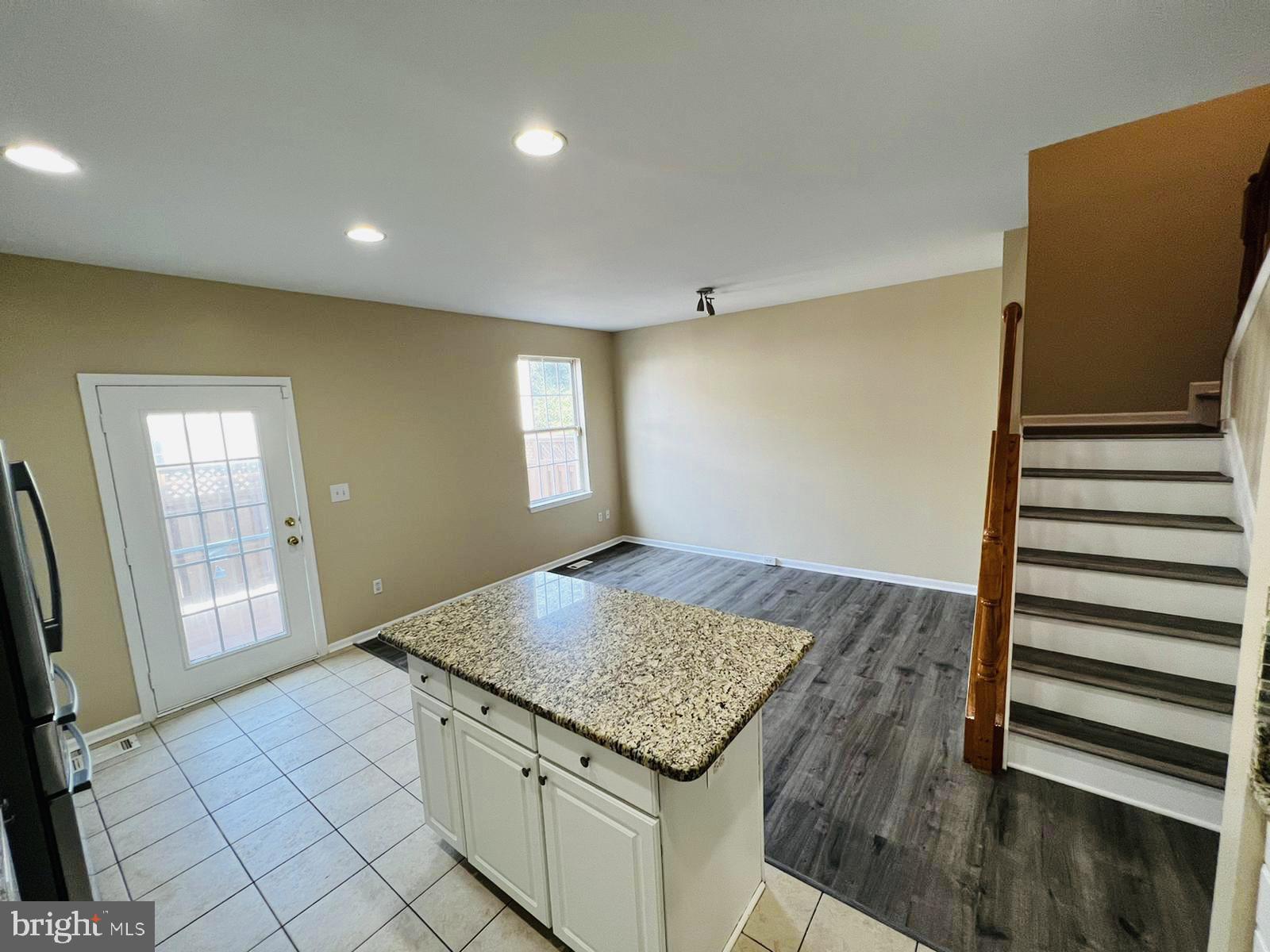 CENTRE VILLAGE - Residential Lease