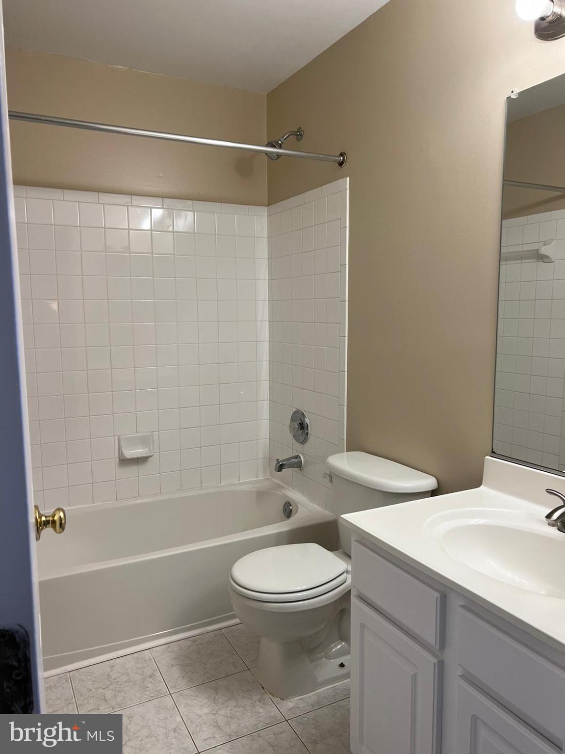 CENTRE VILLAGE - Residential Lease