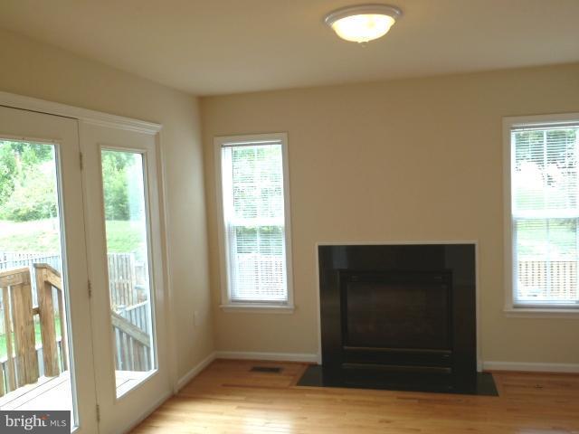 COUNTY GREEN - Residential Lease