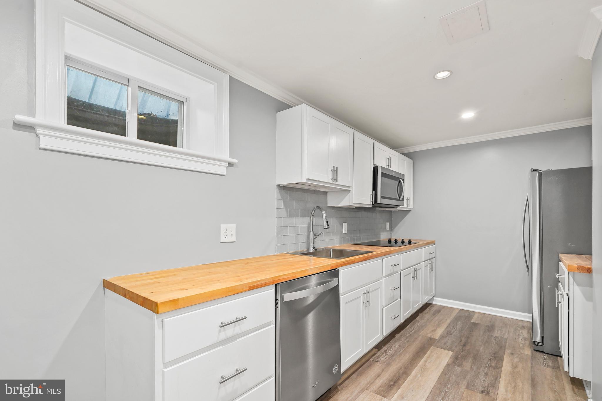 LAKE BARCROFT - Residential
