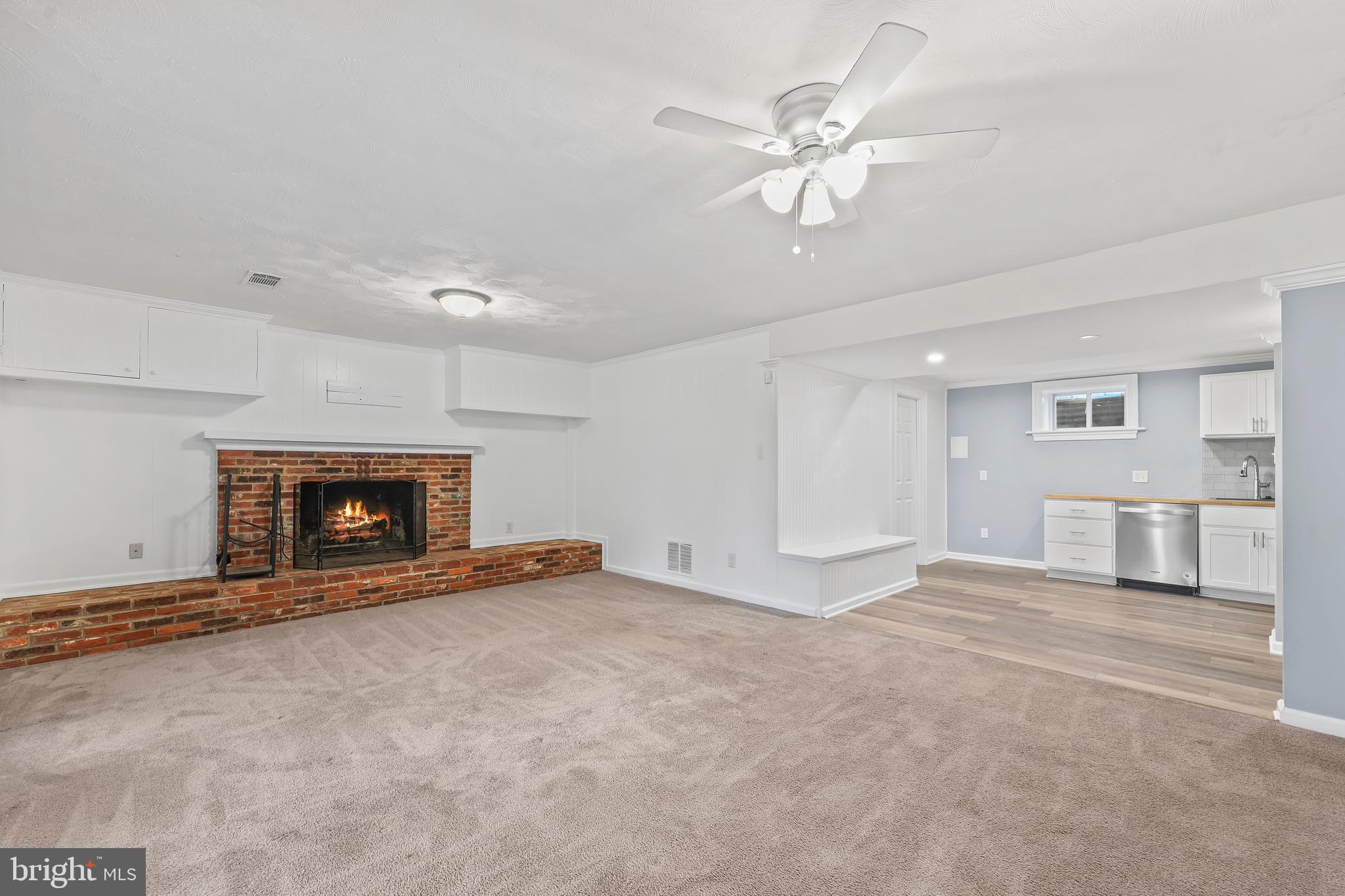 LAKE BARCROFT - Residential