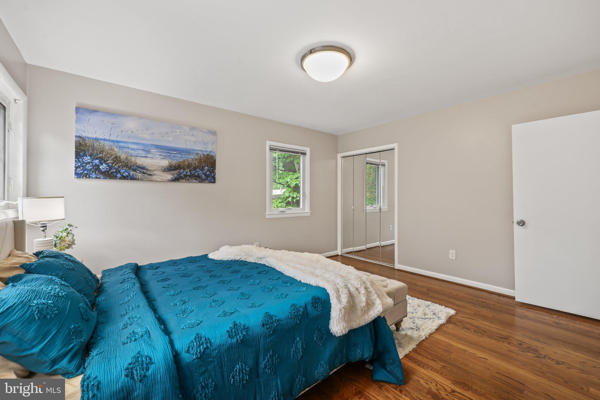 LAKE BARCROFT - Residential