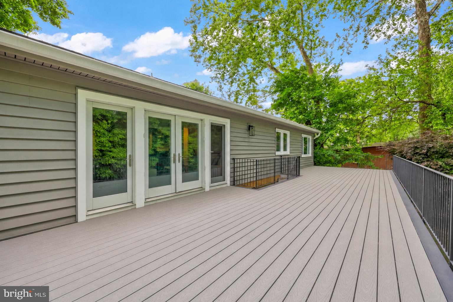 LAKE BARCROFT - Residential