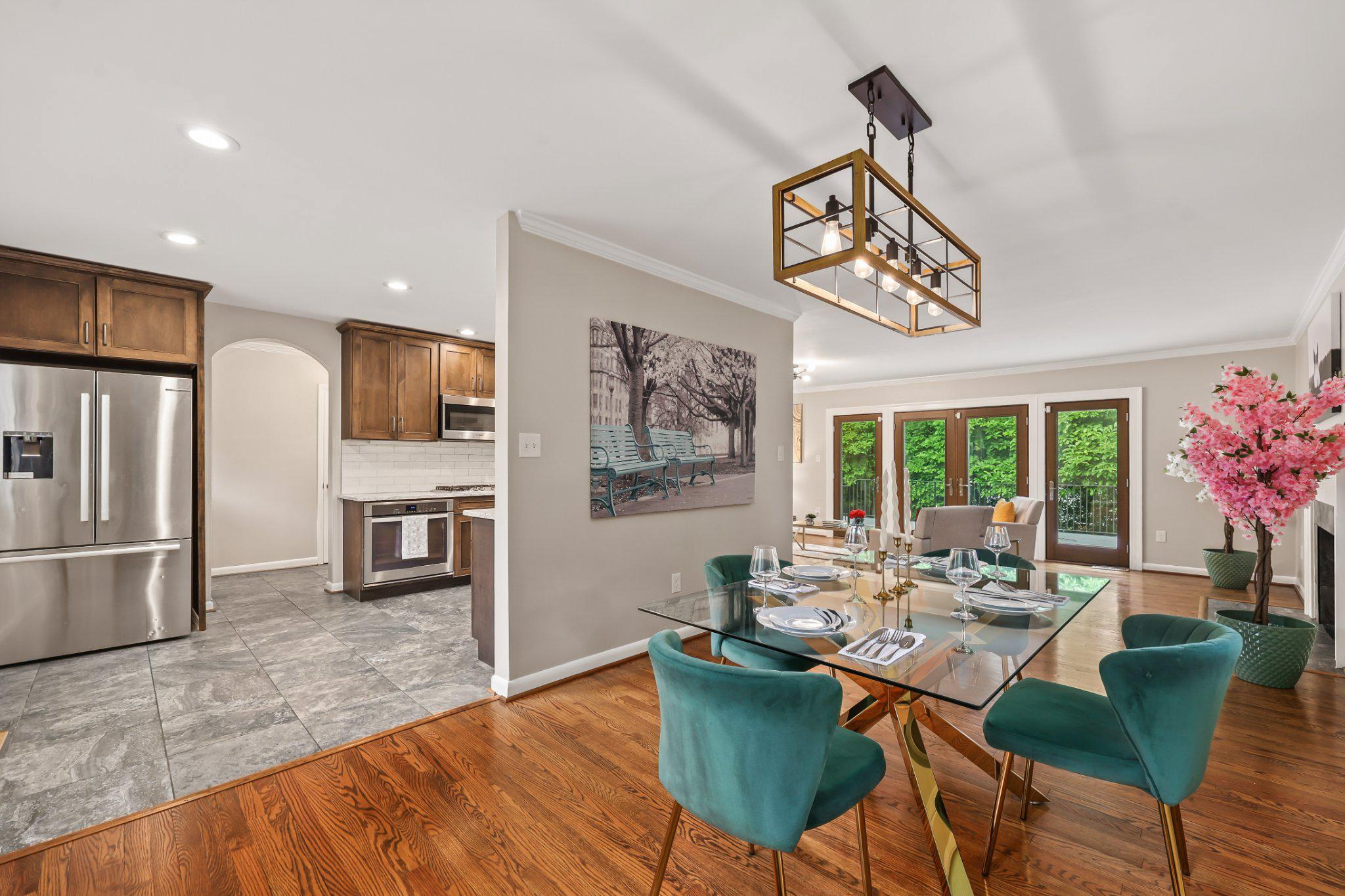 LAKE BARCROFT - Residential