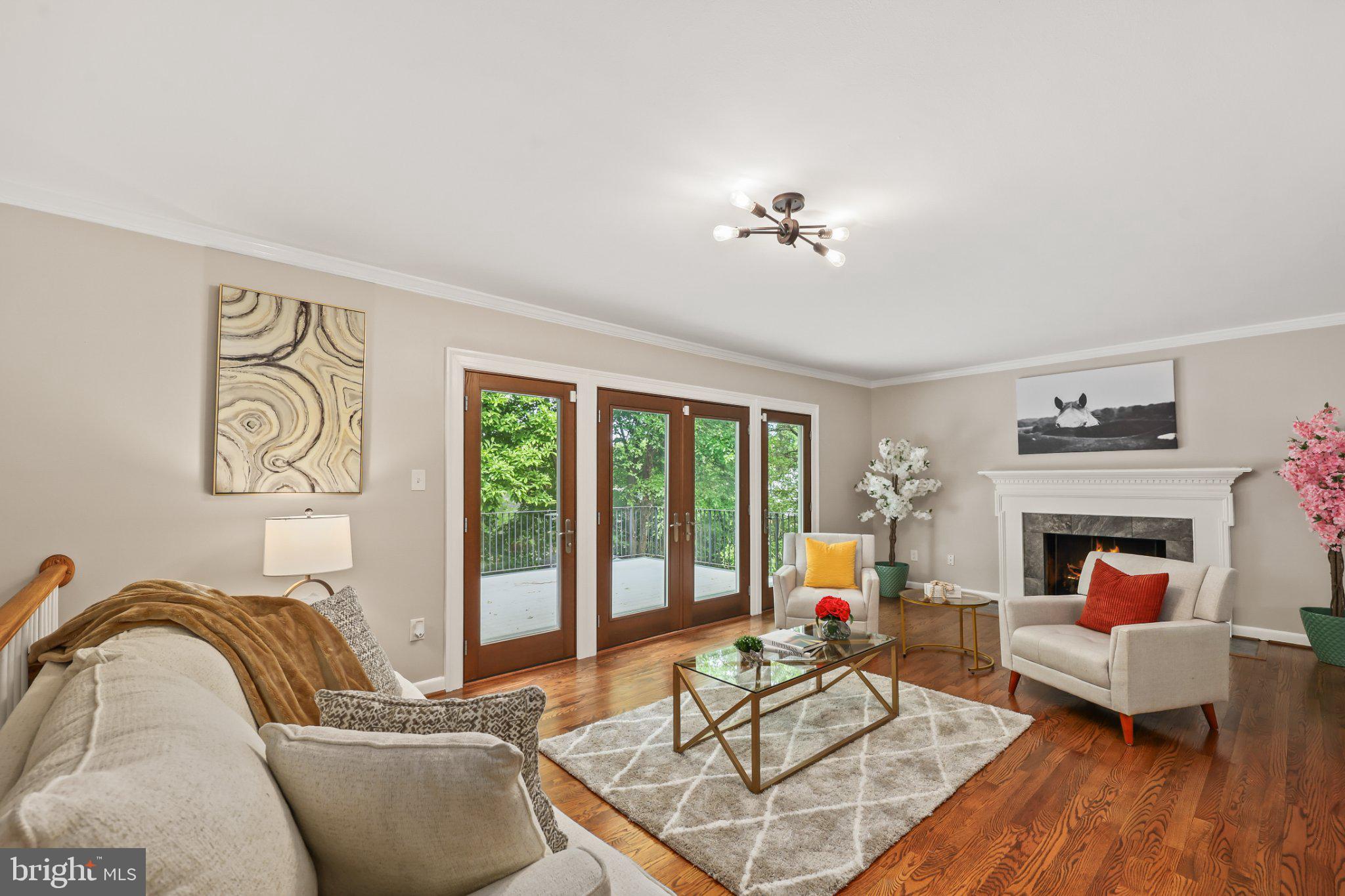 LAKE BARCROFT - Residential
