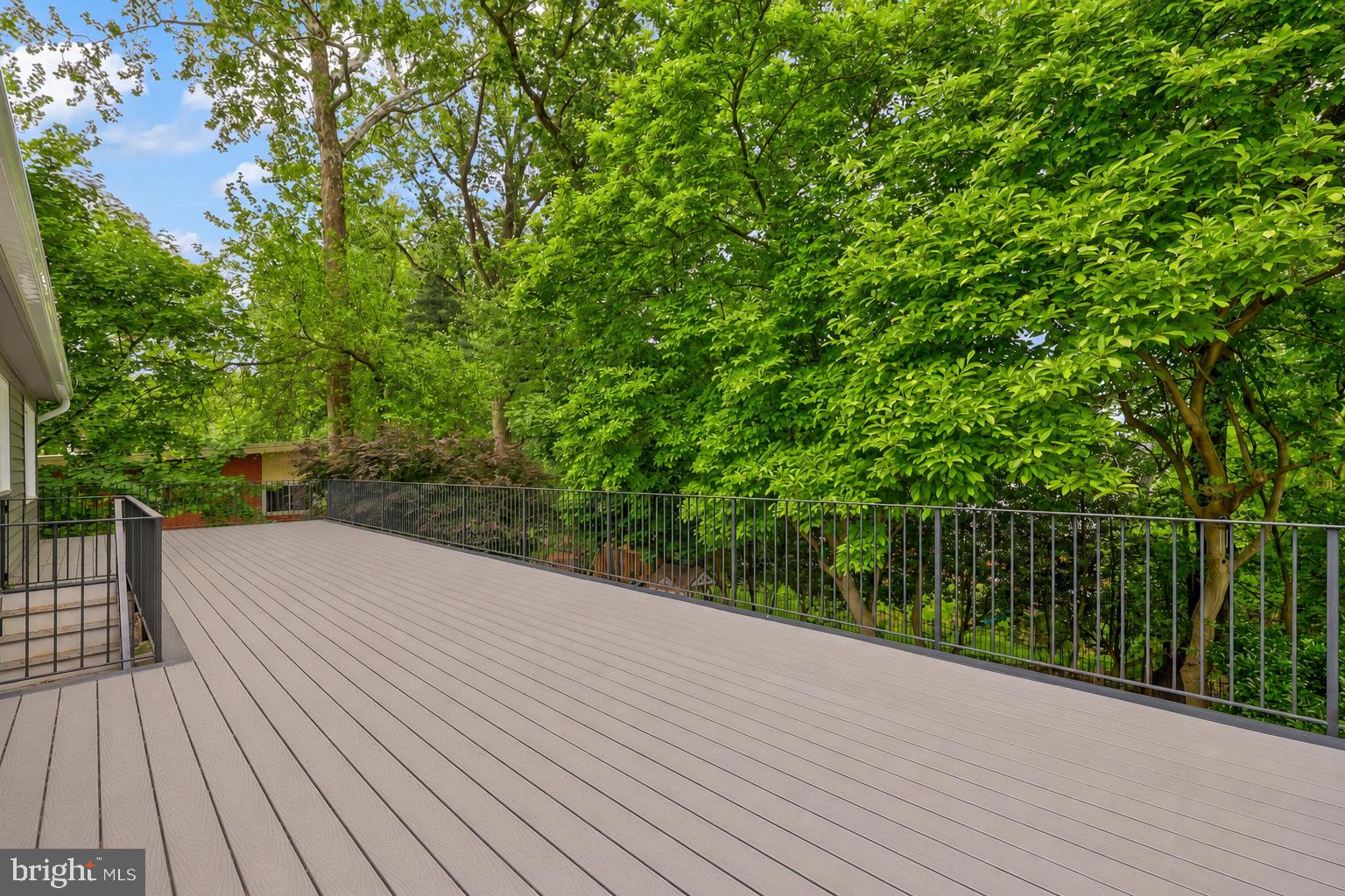 LAKE BARCROFT - Residential