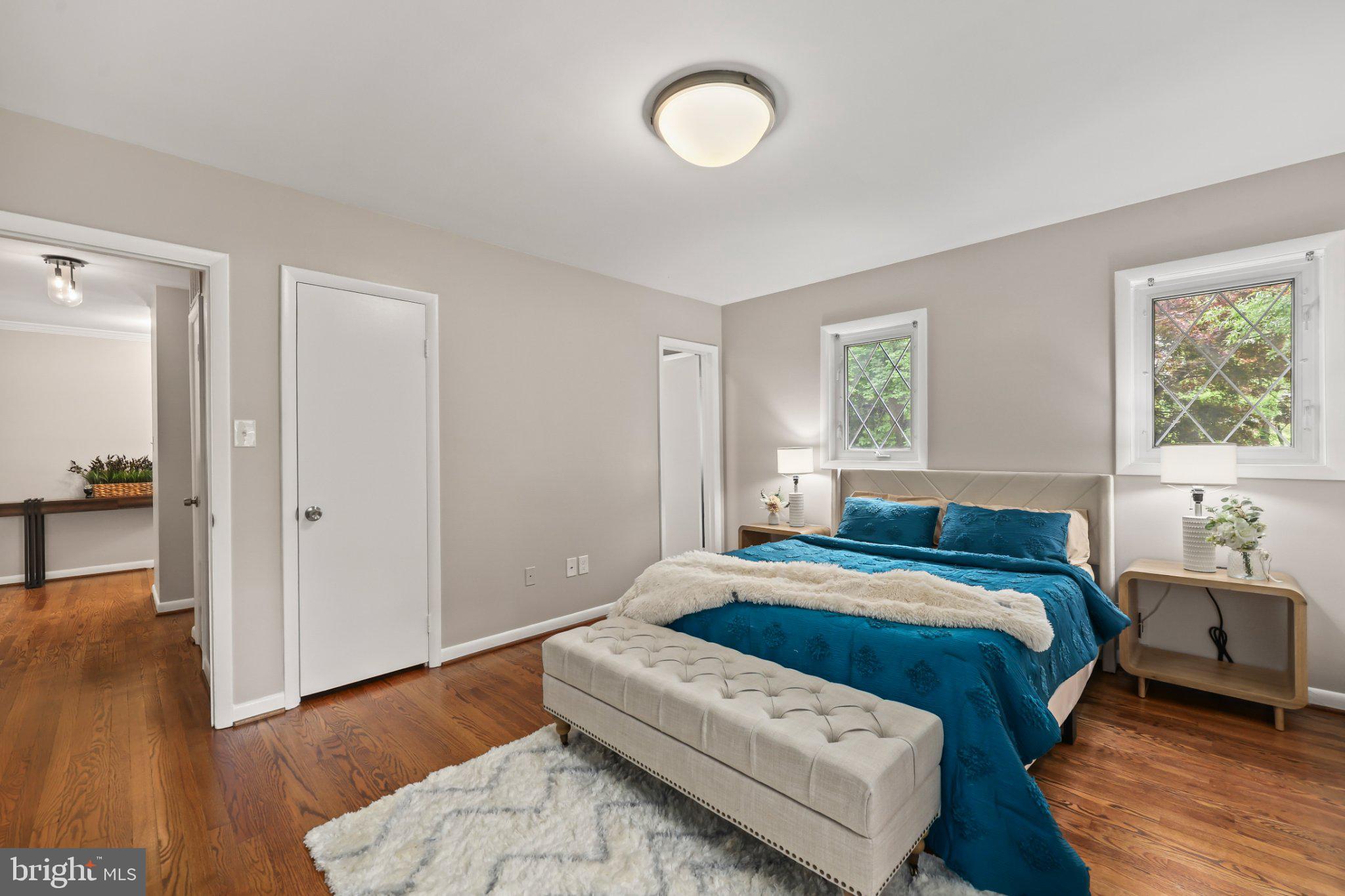 LAKE BARCROFT - Residential