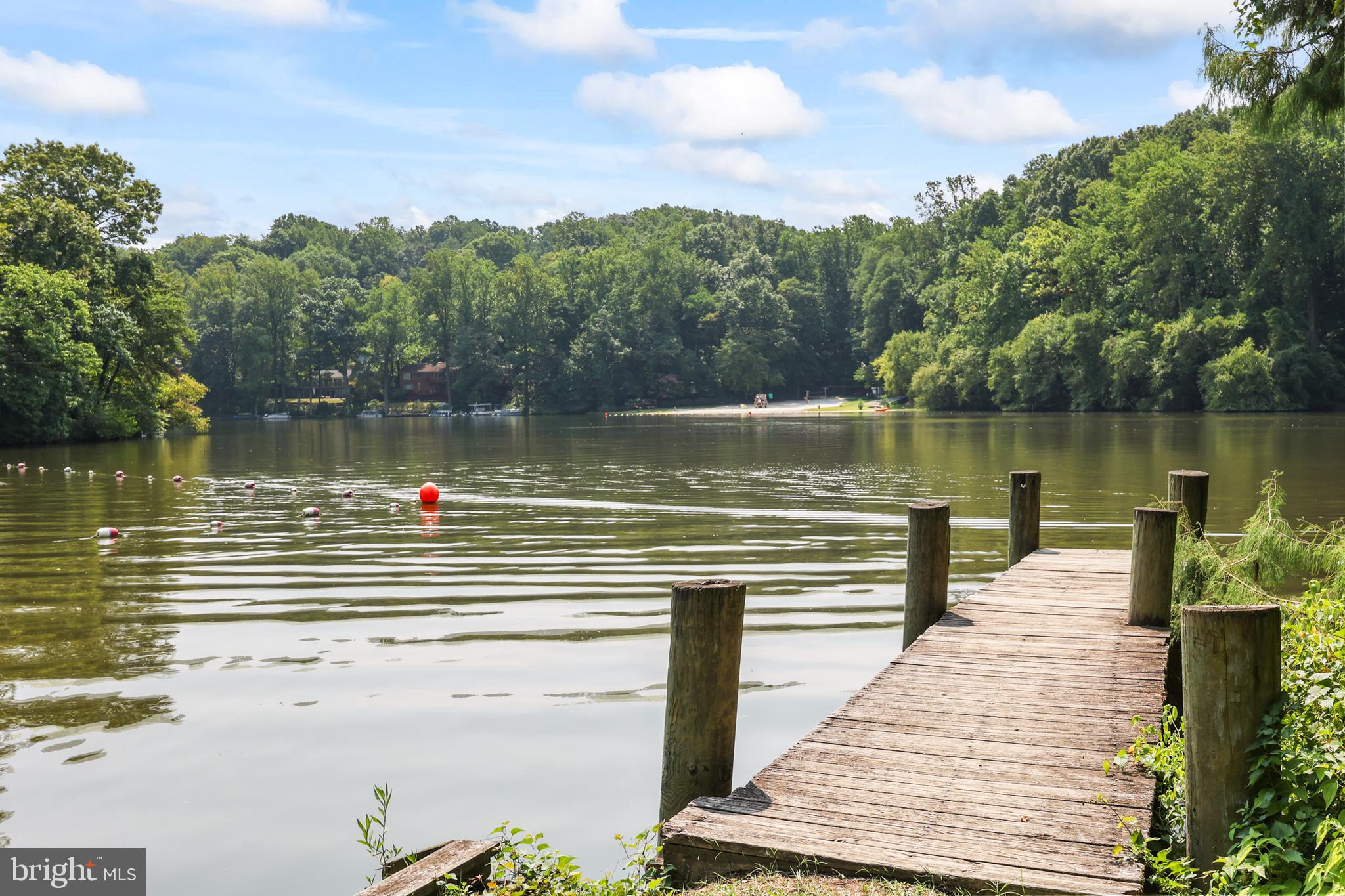 LAKE BARCROFT - Residential