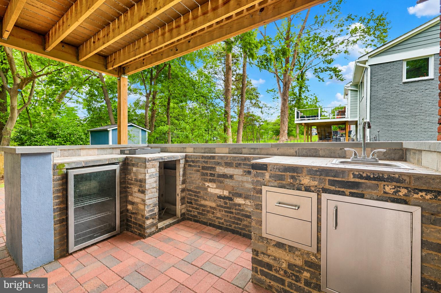 LAKE BARCROFT - Residential