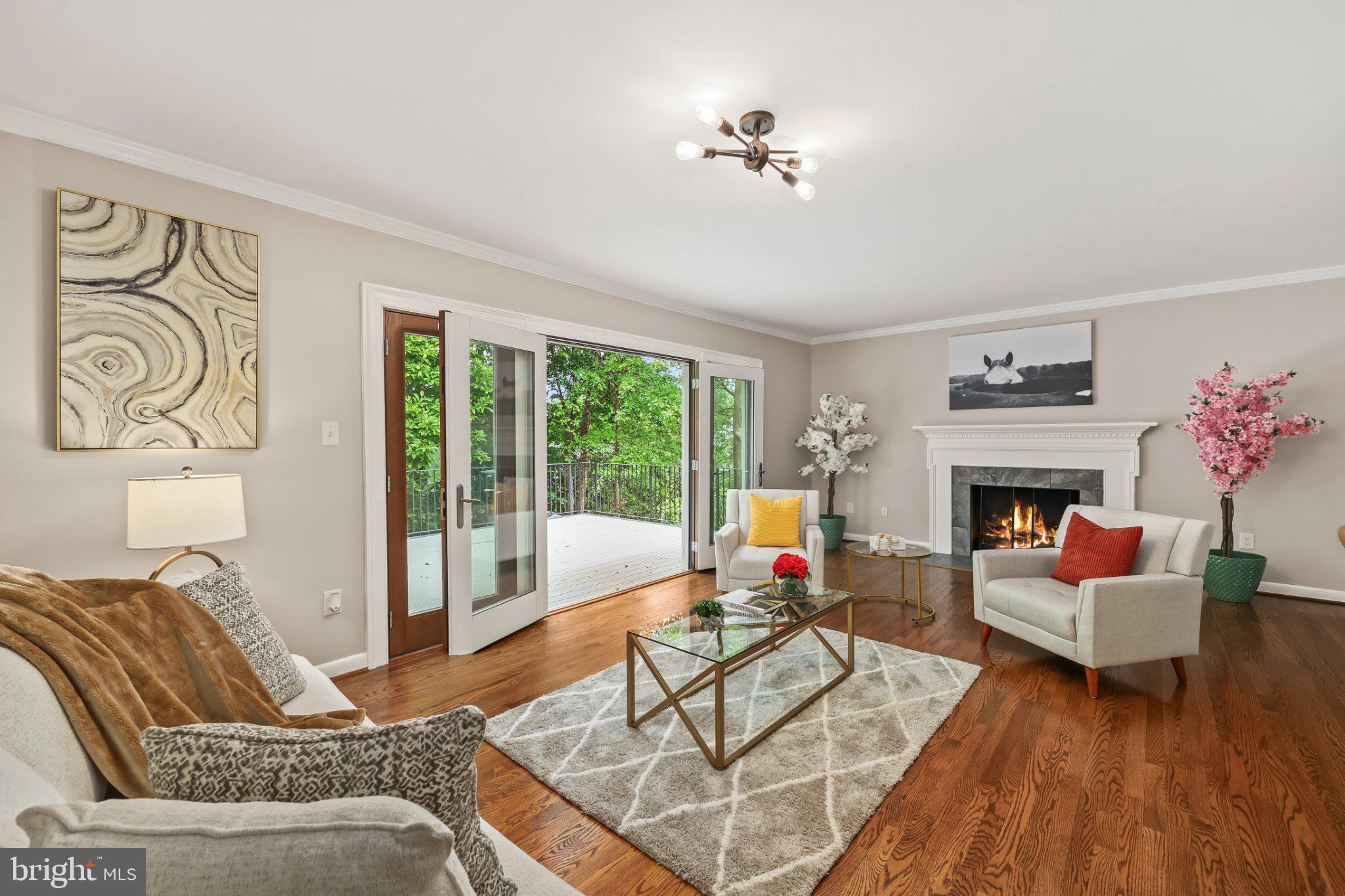LAKE BARCROFT - Residential