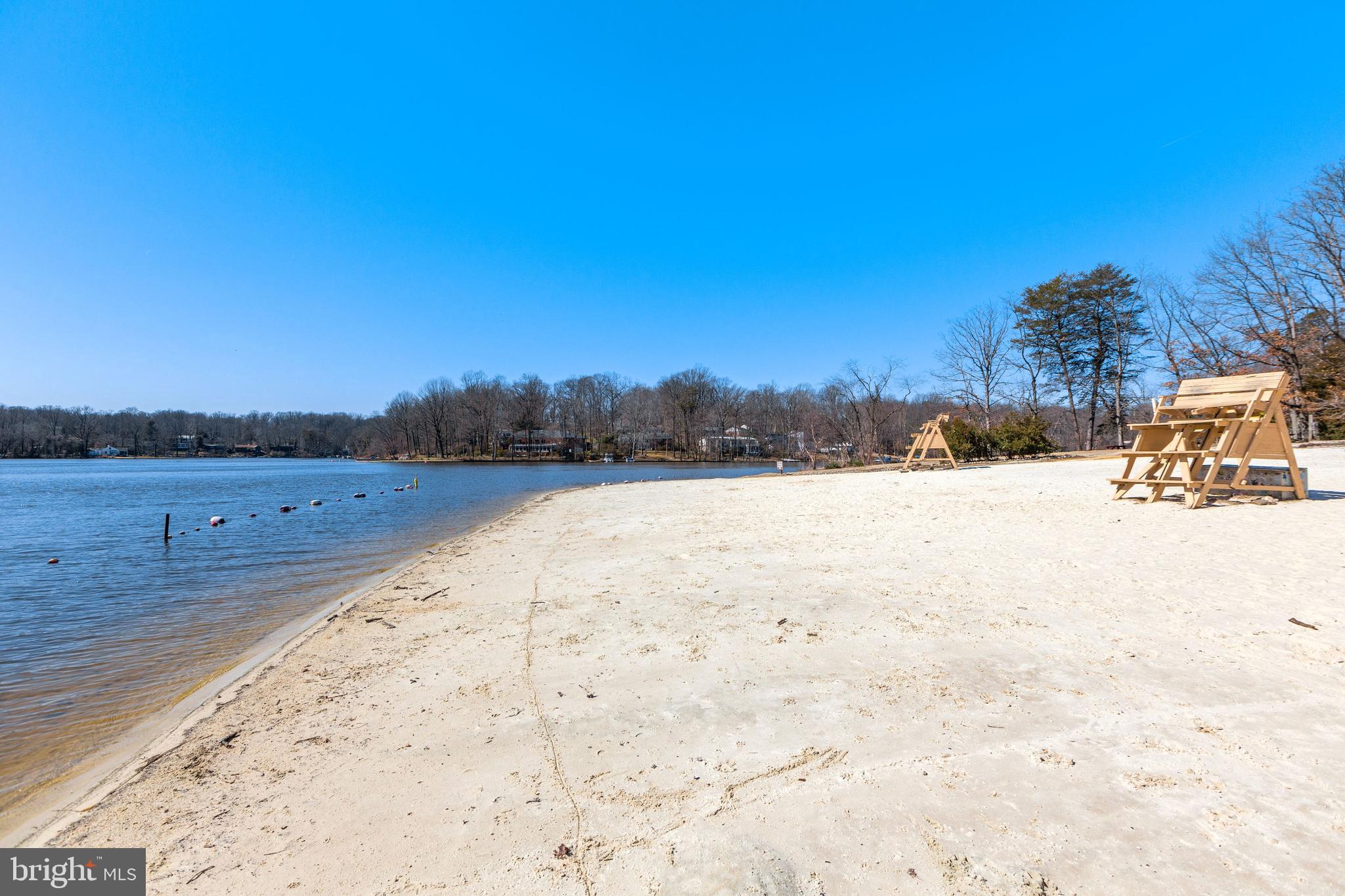 LAKE BARCROFT - Residential
