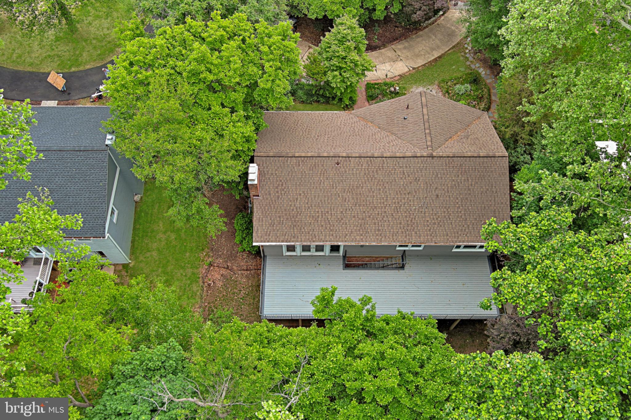 LAKE BARCROFT - Residential