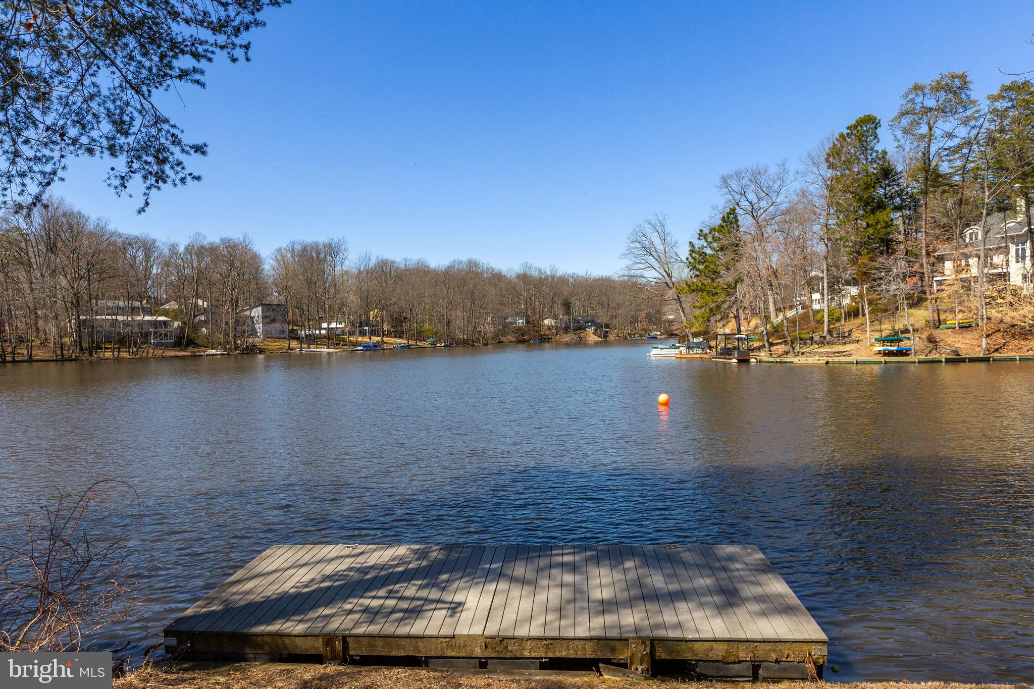 LAKE BARCROFT - Residential