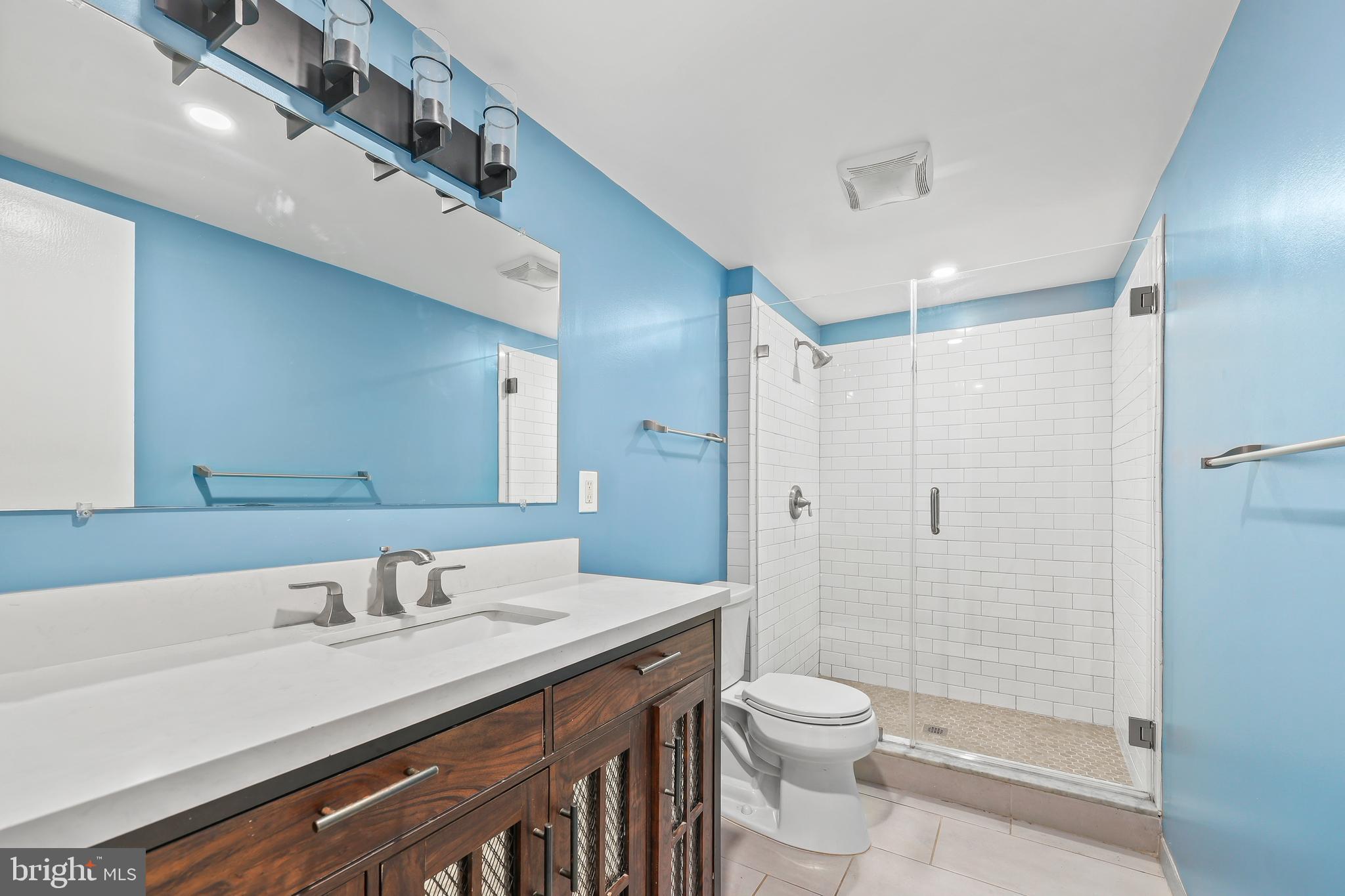 LAKE BARCROFT - Residential