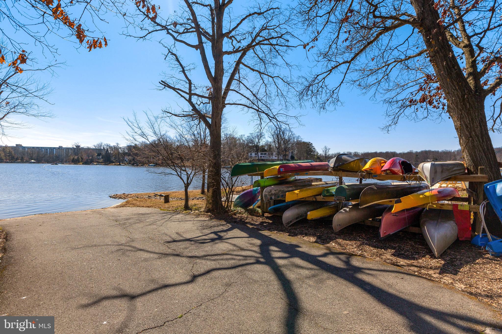 LAKE BARCROFT - Residential