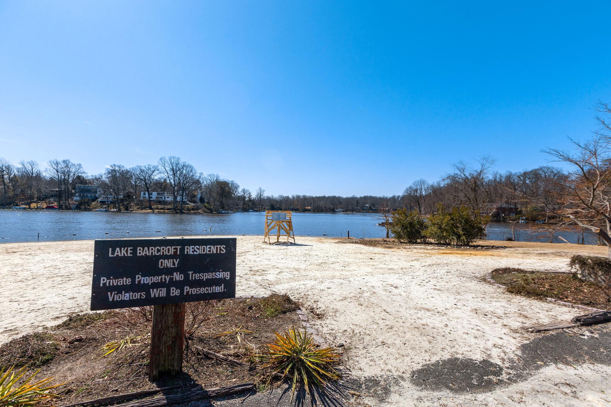 LAKE BARCROFT - Residential