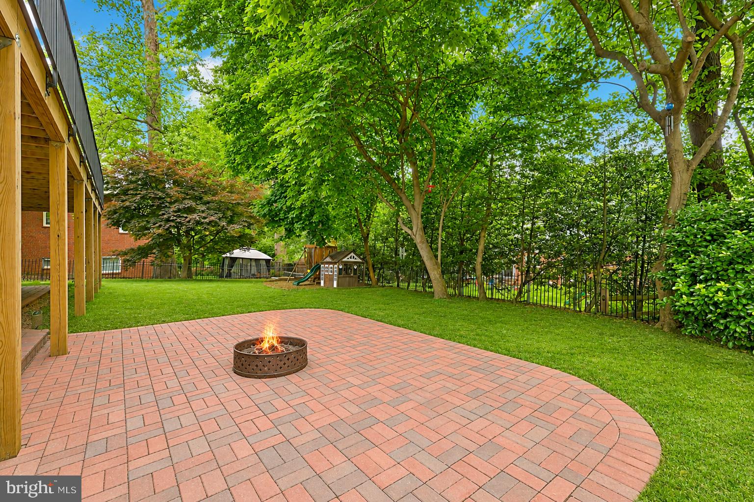 LAKE BARCROFT - Residential