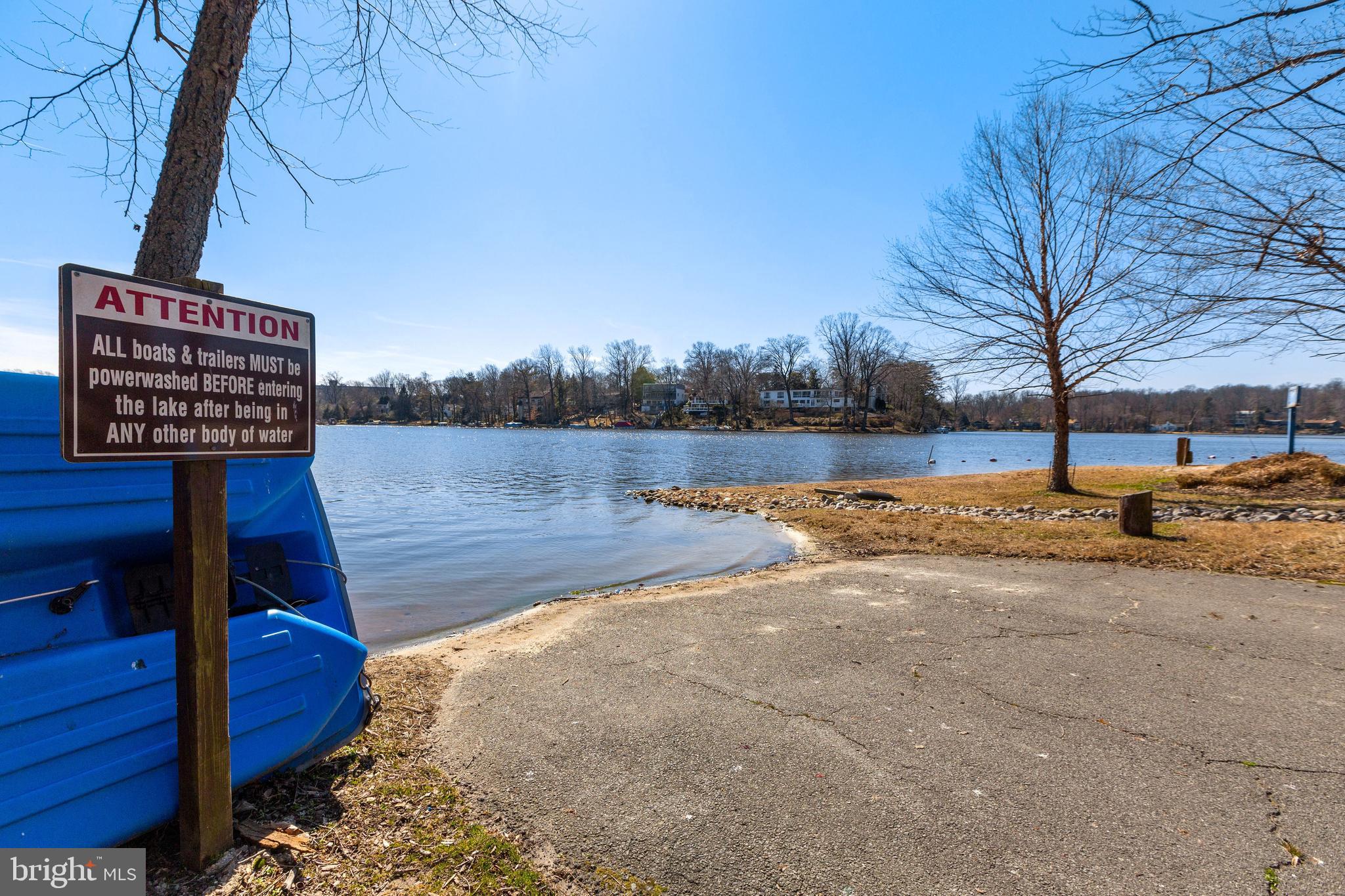 LAKE BARCROFT - Residential