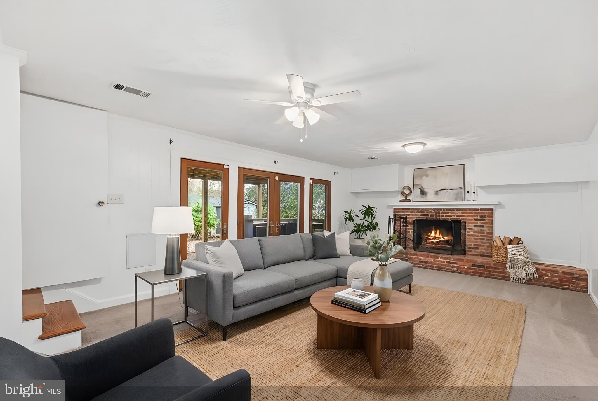 LAKE BARCROFT - Residential