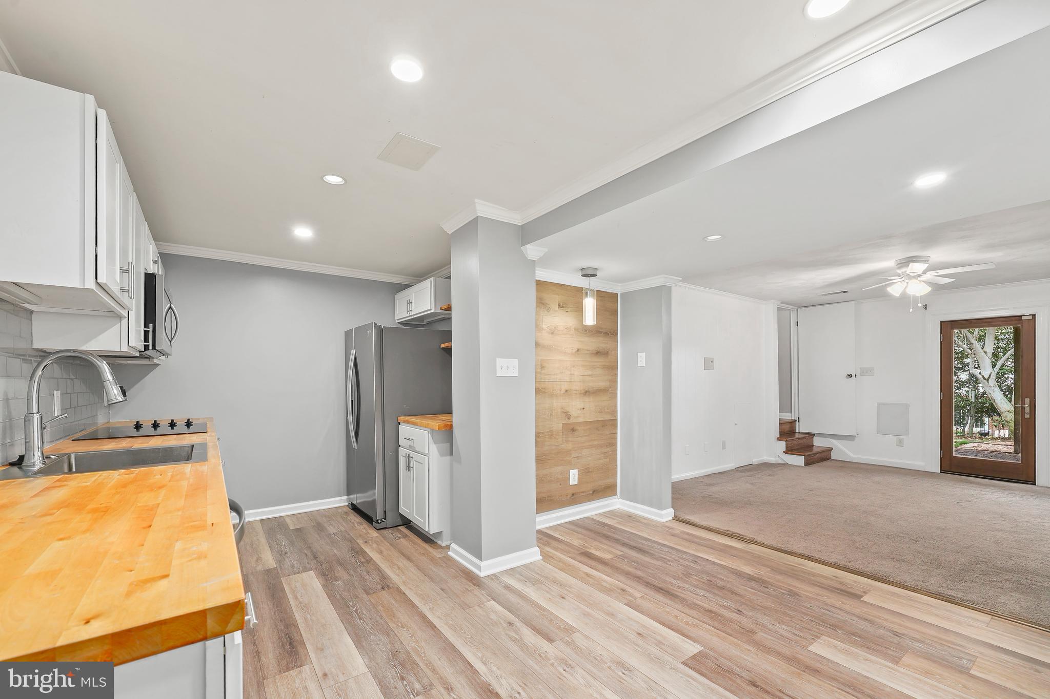 LAKE BARCROFT - Residential