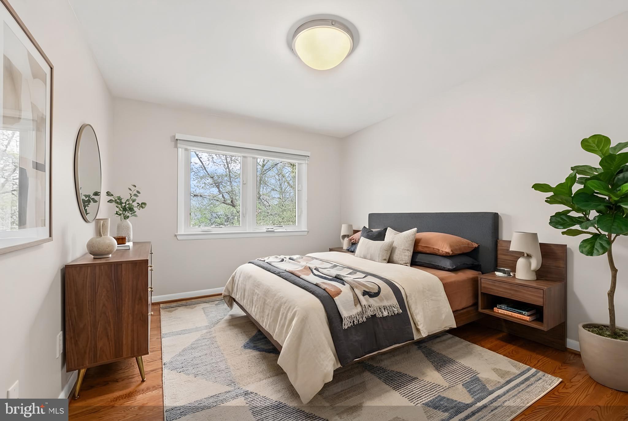 LAKE BARCROFT - Residential