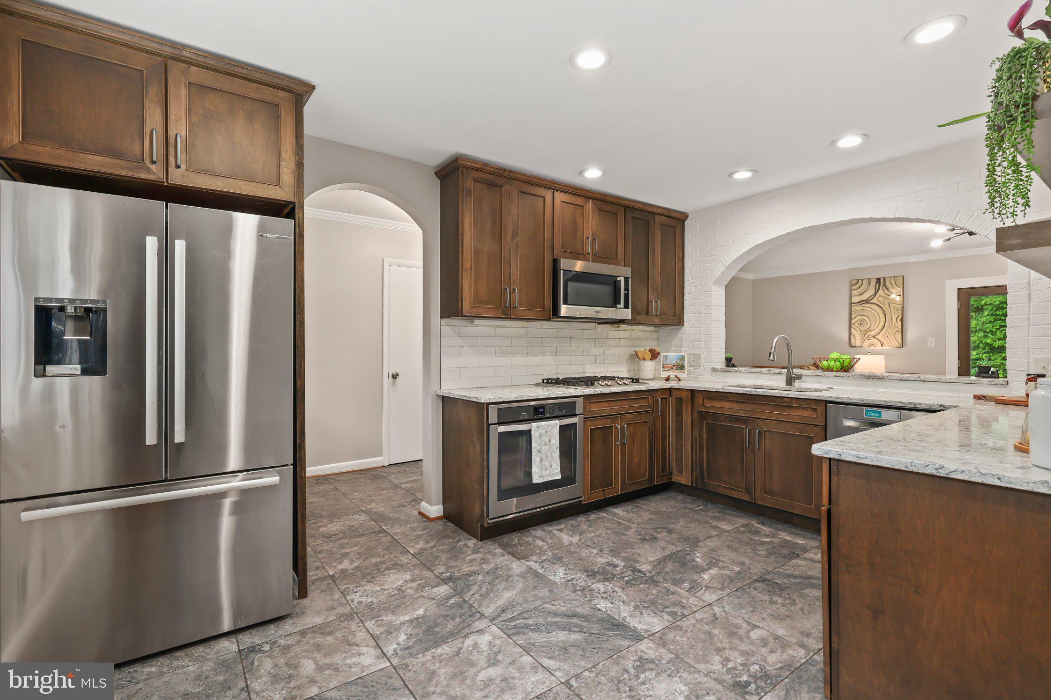 LAKE BARCROFT - Residential