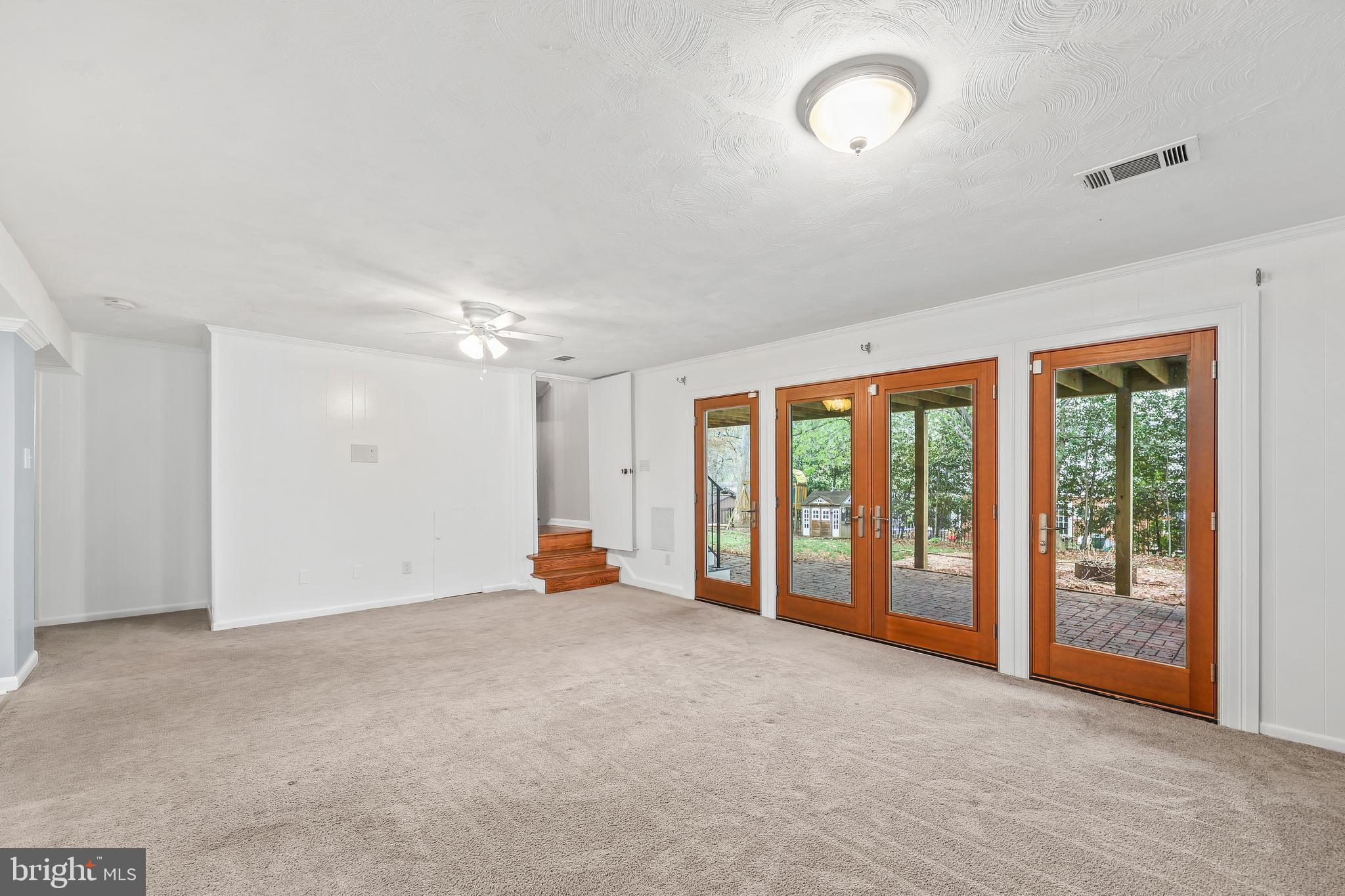 LAKE BARCROFT - Residential
