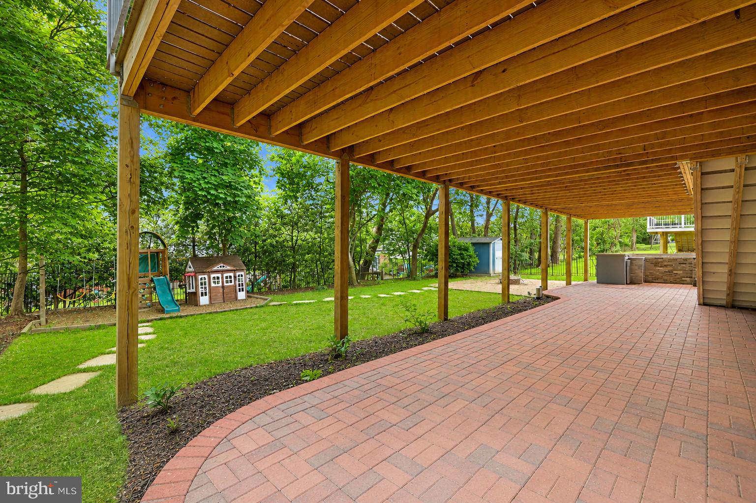LAKE BARCROFT - Residential