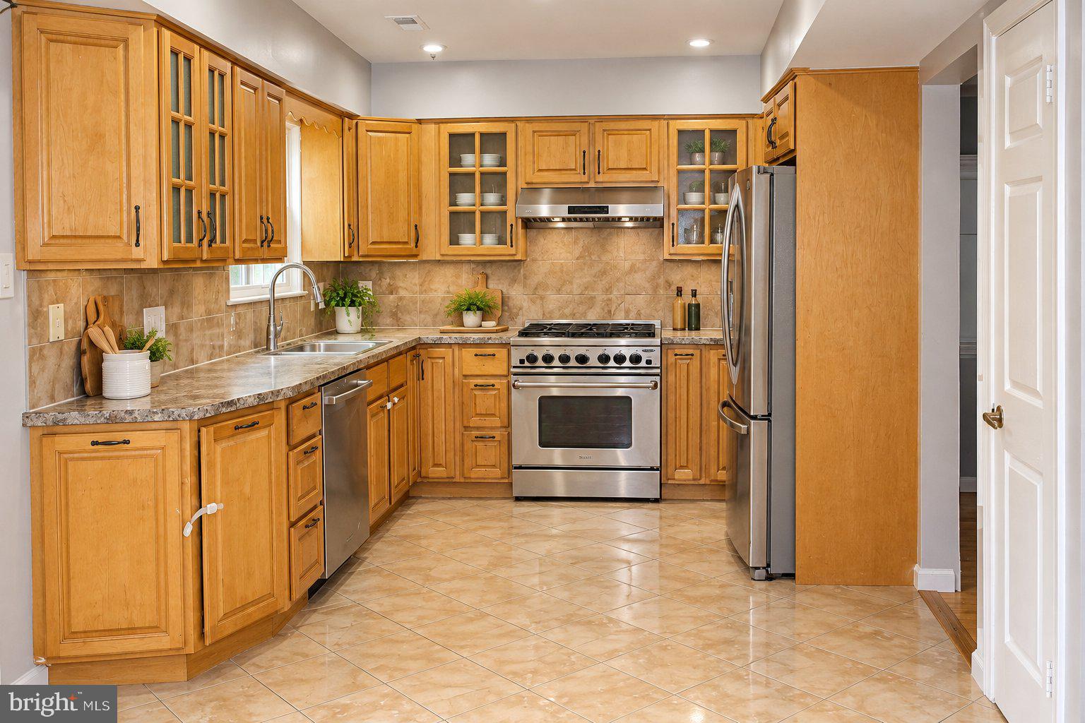 4 SPRUCE COURT