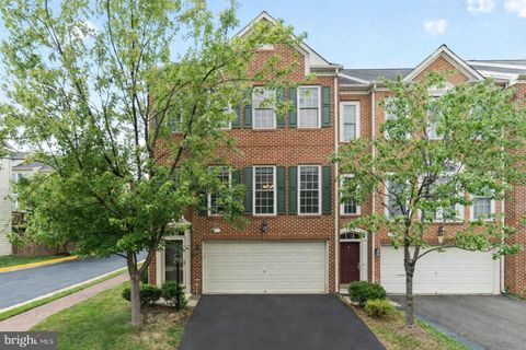 8015 SAMUEL WALLIS STREET LORTON VA 22079