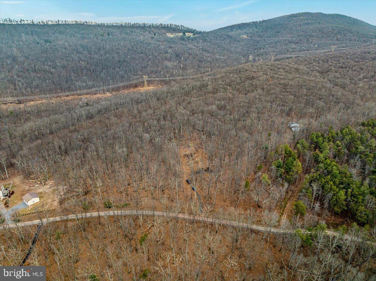 WHISPERING PINES - Land