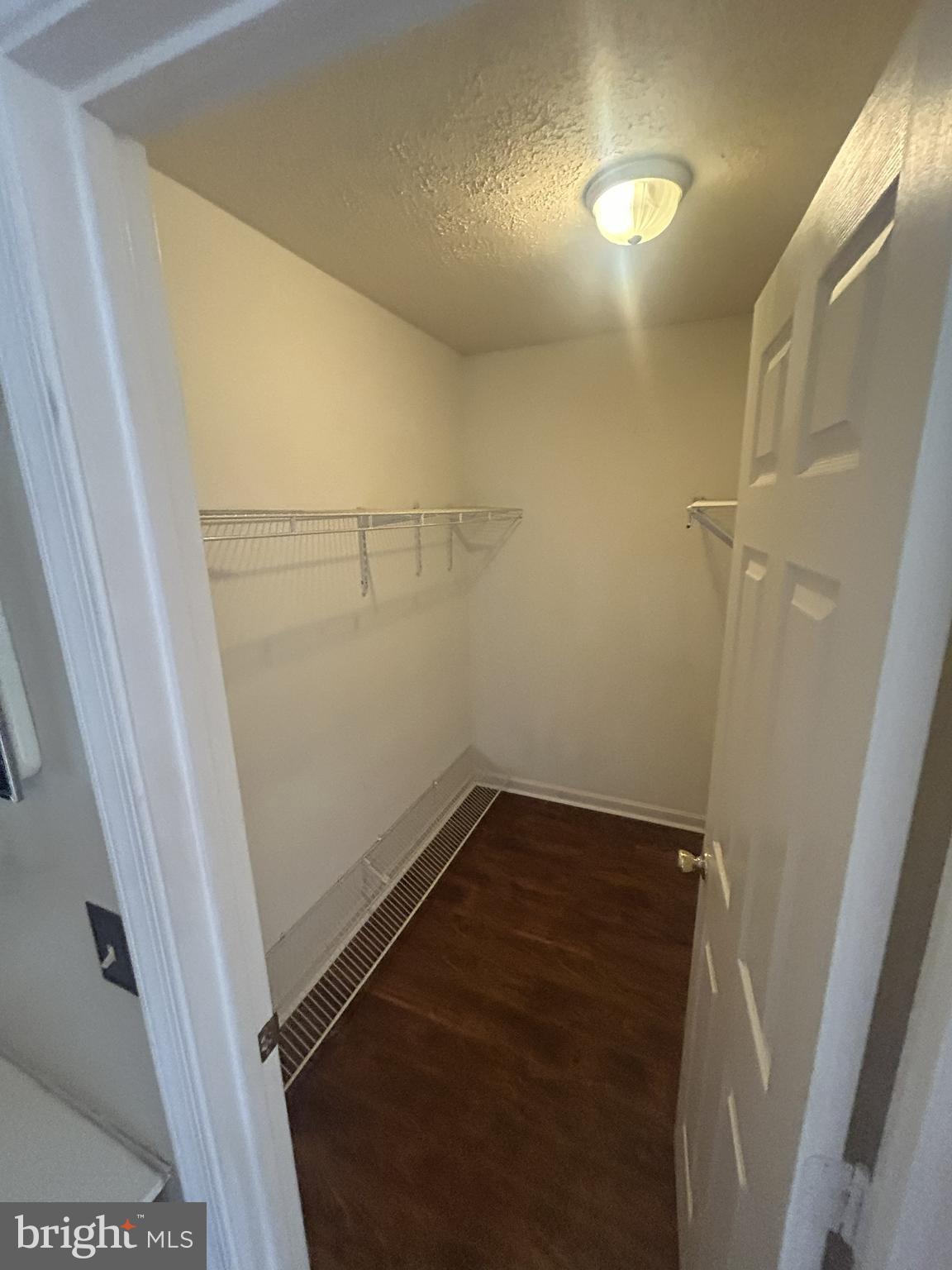 HUNTING QUARTERS - Residential Lease