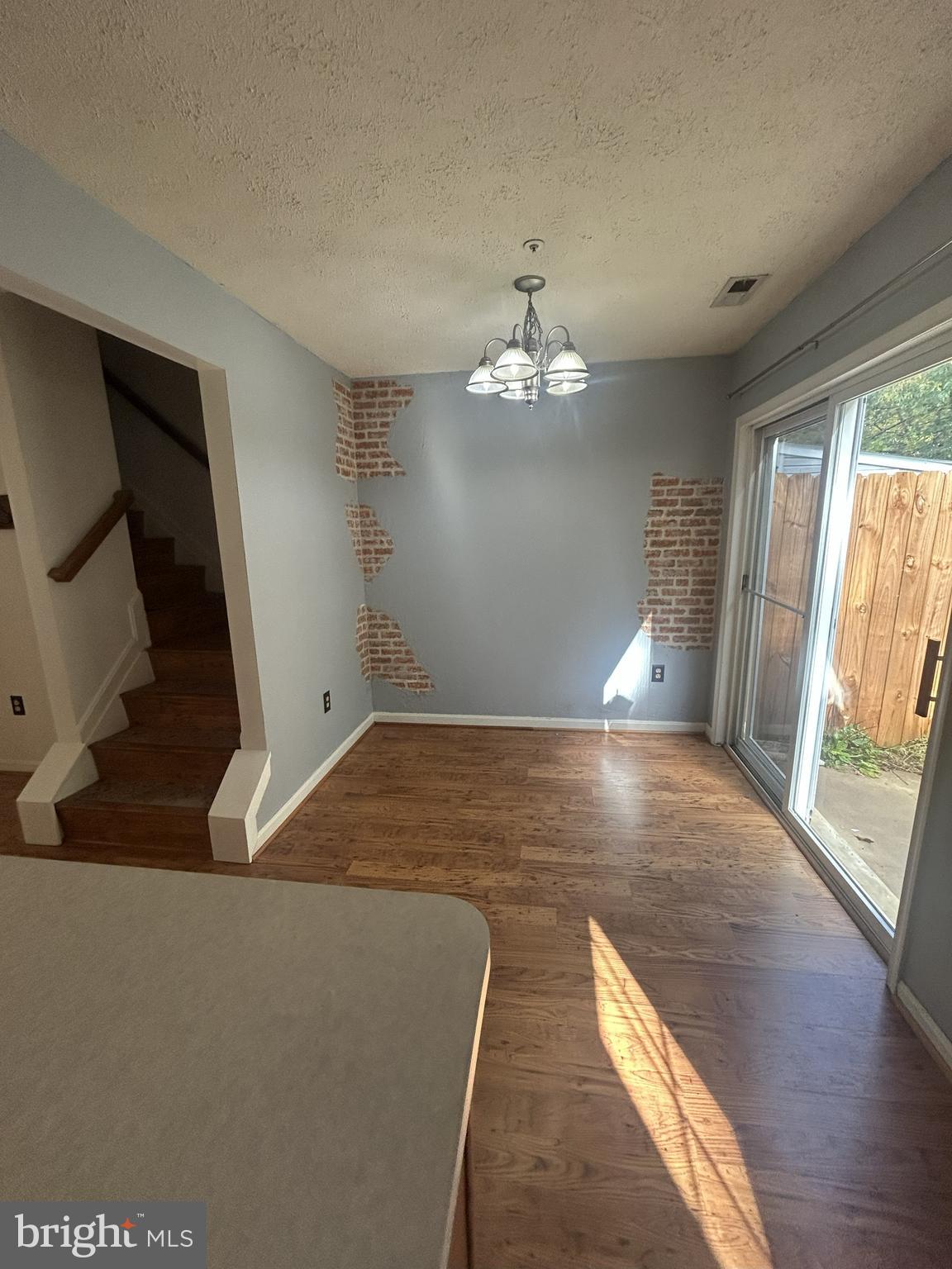 HUNTING QUARTERS - Residential Lease