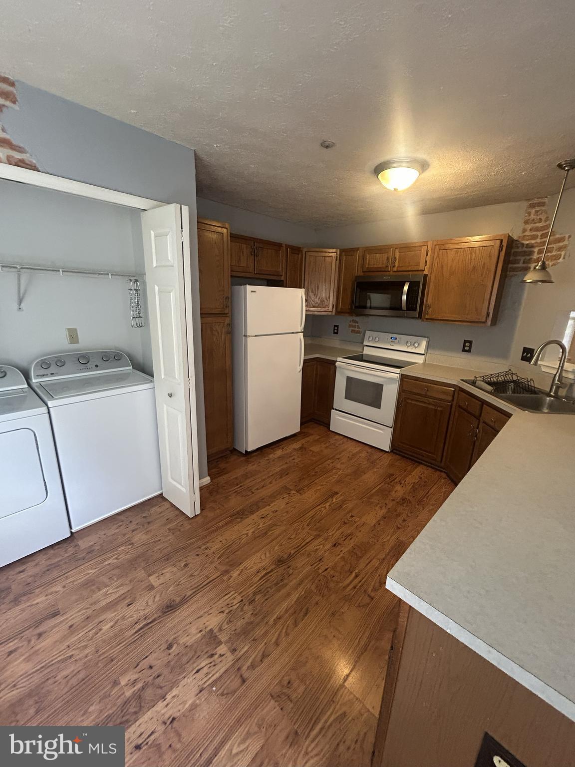 HUNTING QUARTERS - Residential Lease