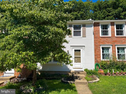 Townhouse For Rent - 8112 Parkdale Court<br/> SPRINGFIELD, VA 22153