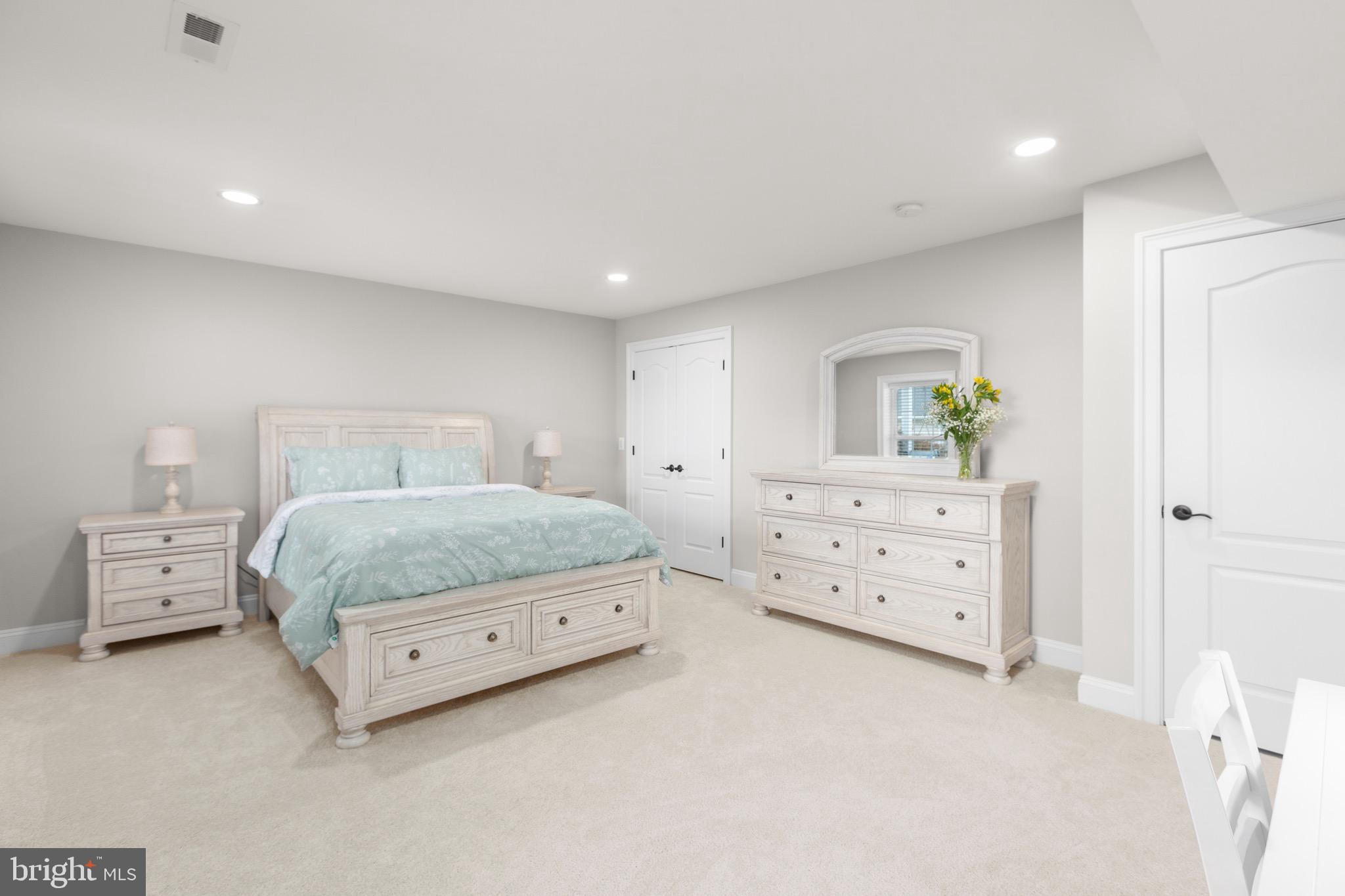 VIRGINIA HERITAGE AT LEE'S PARK - Residential