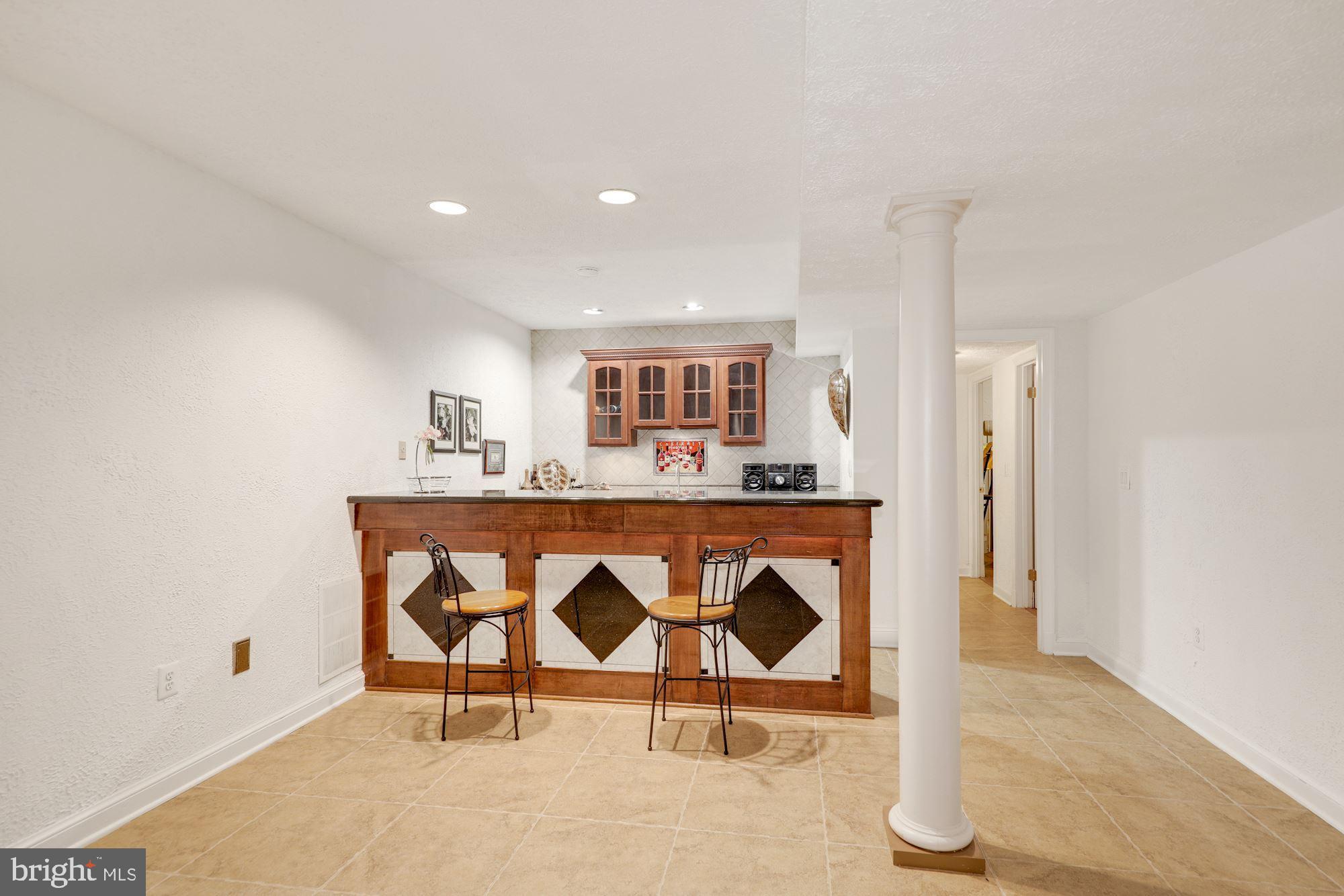 POTOMAC OUTSIDE - Residential