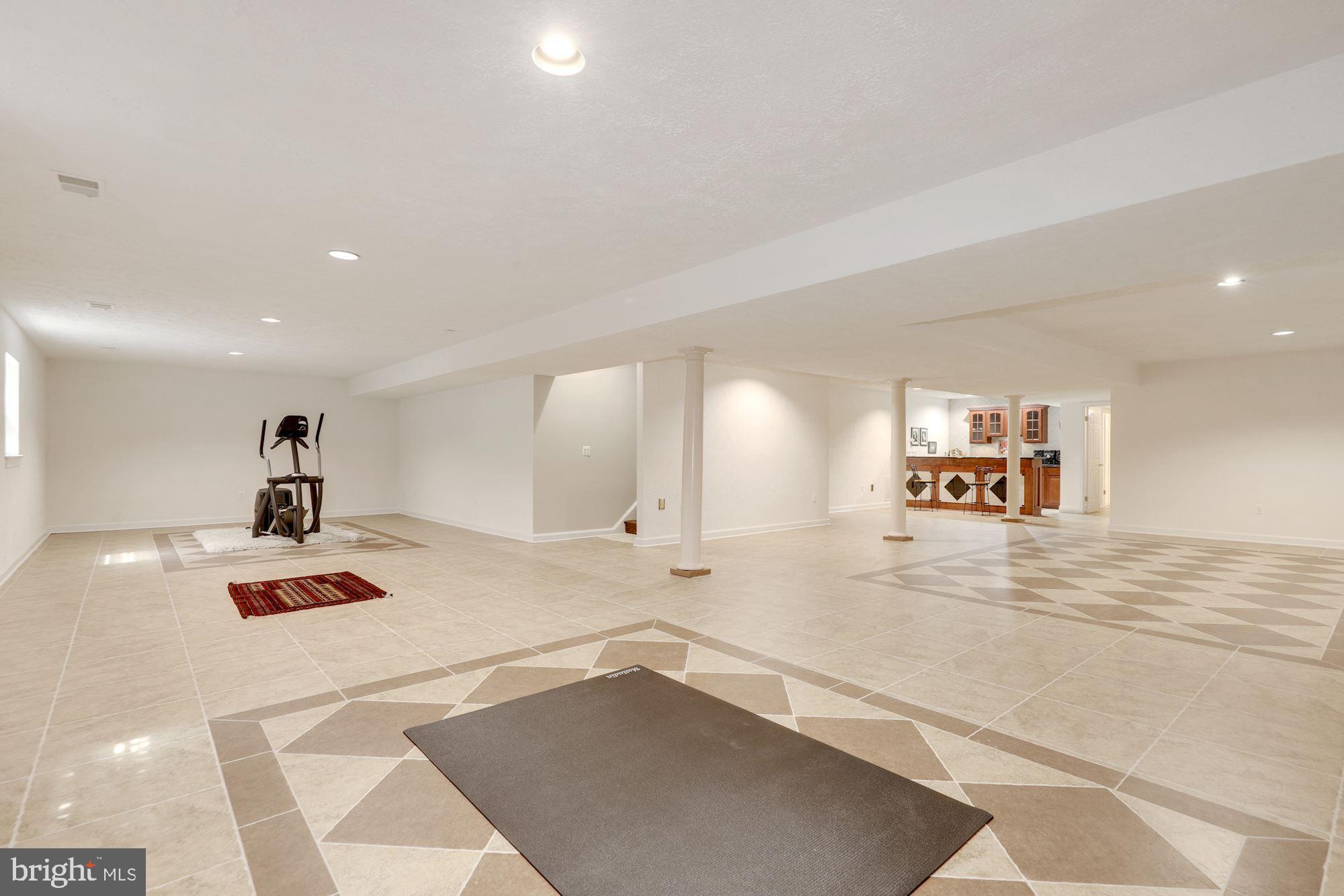 POTOMAC OUTSIDE - Residential