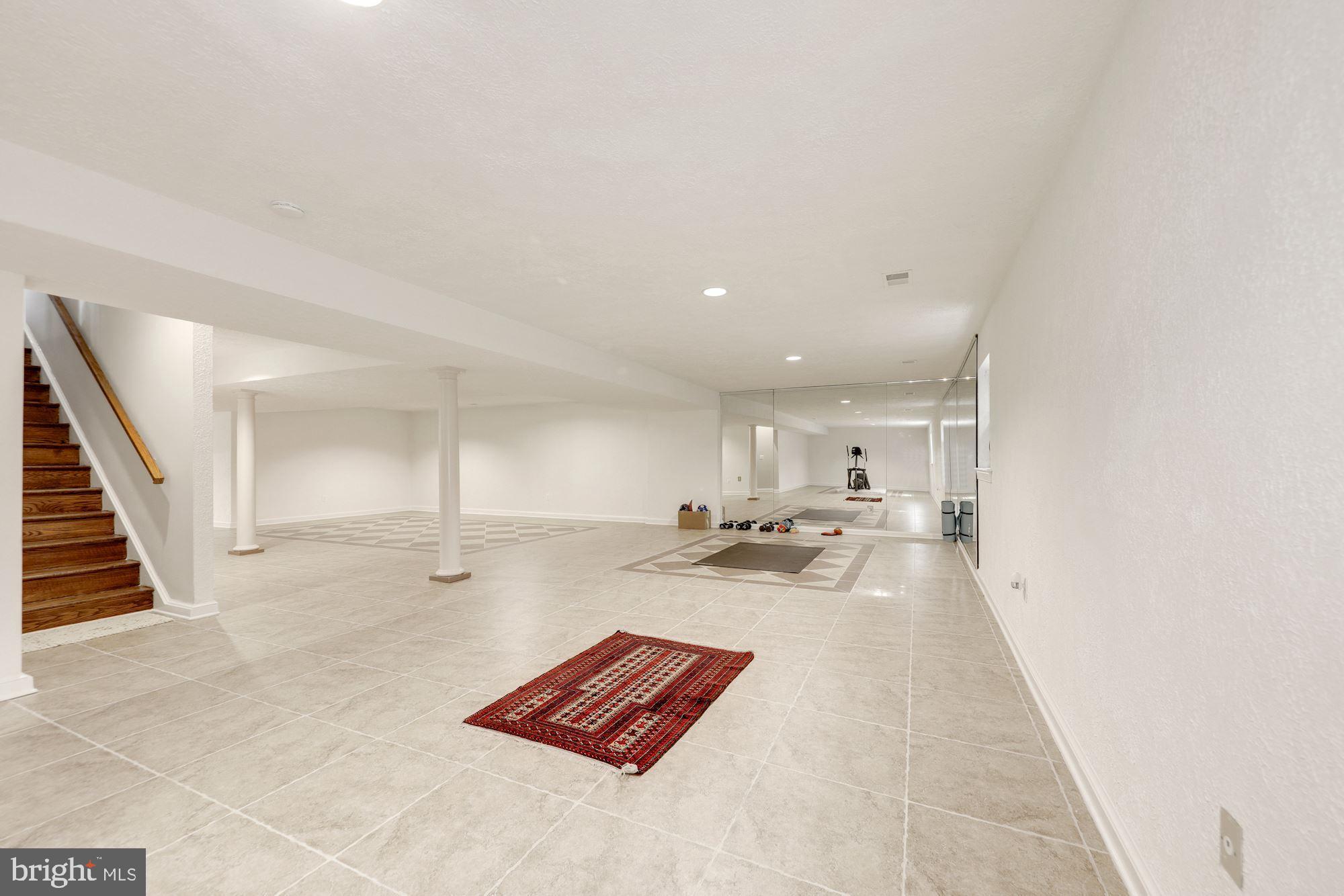 POTOMAC OUTSIDE - Residential