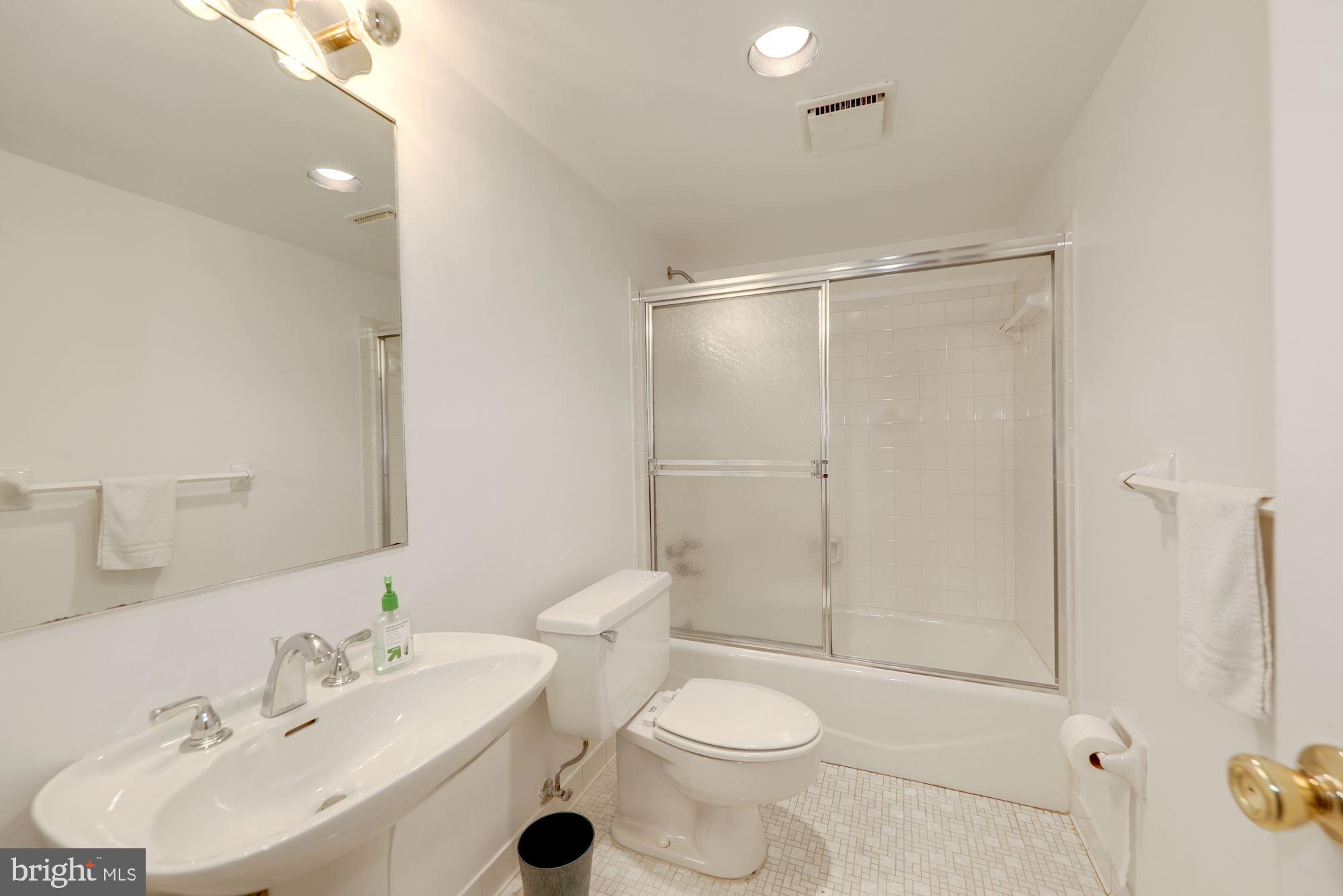 POTOMAC OUTSIDE - Residential